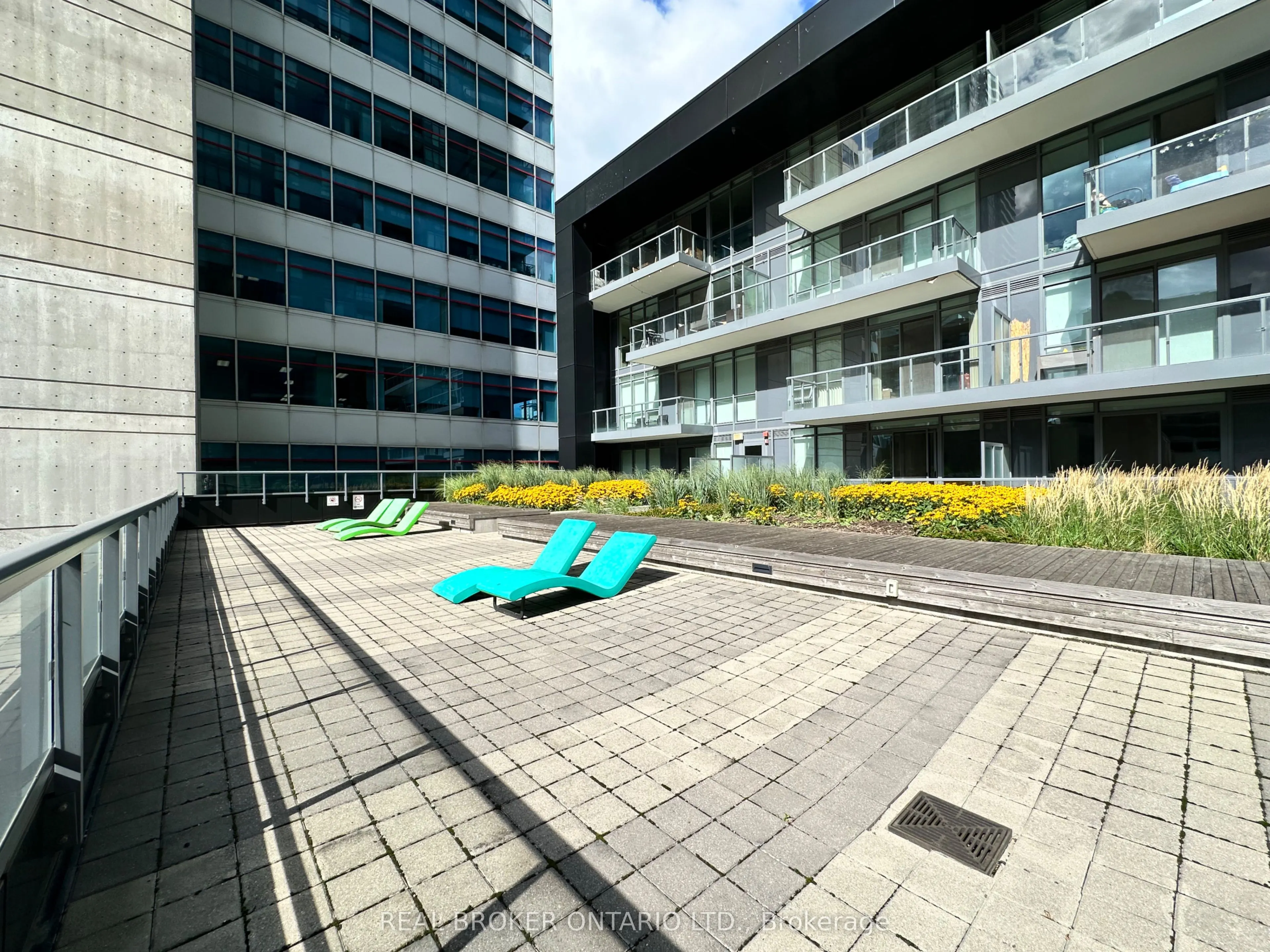30 Roehampton Avenue, #307