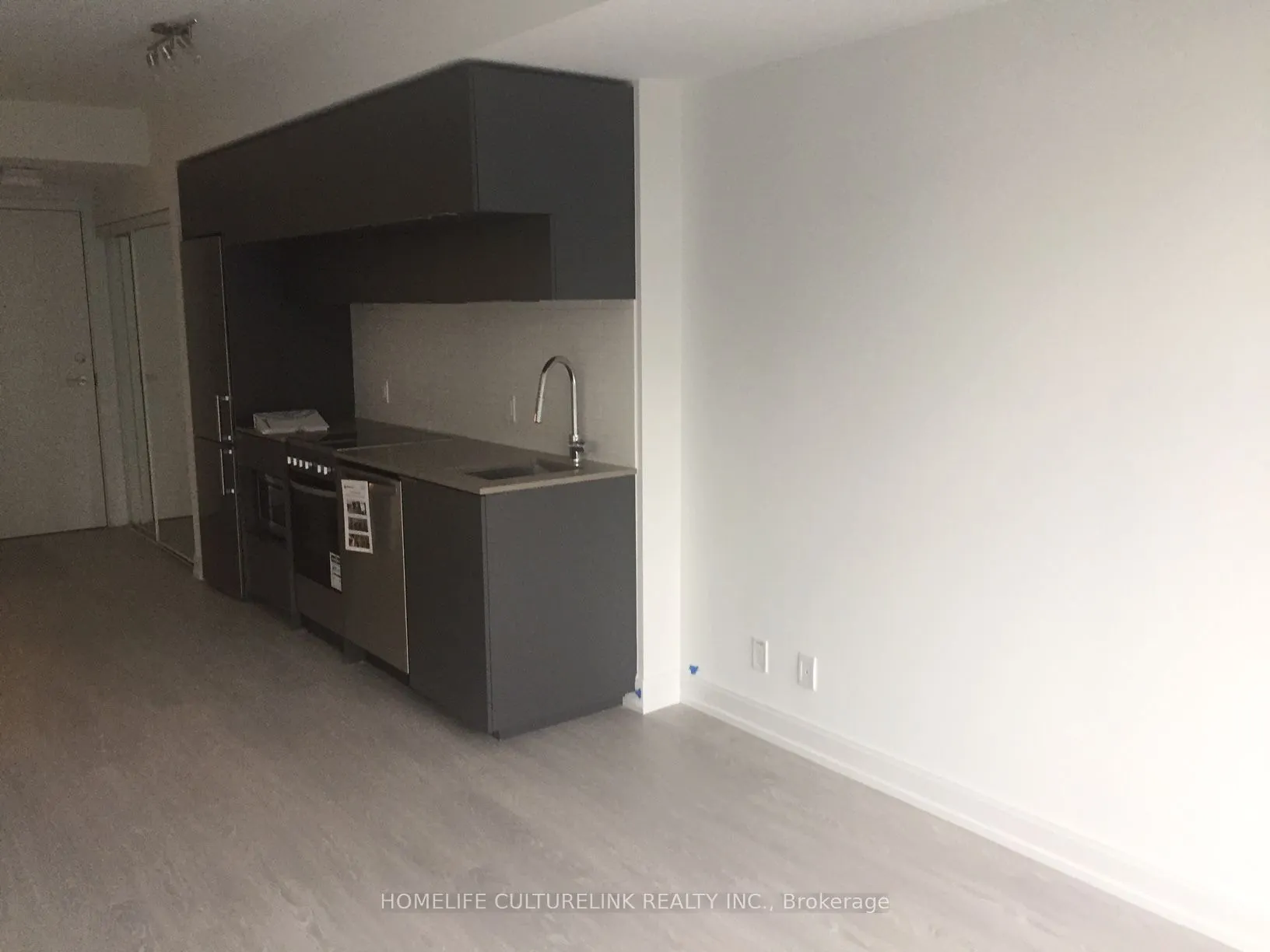 181 Dundas Street E, #4112