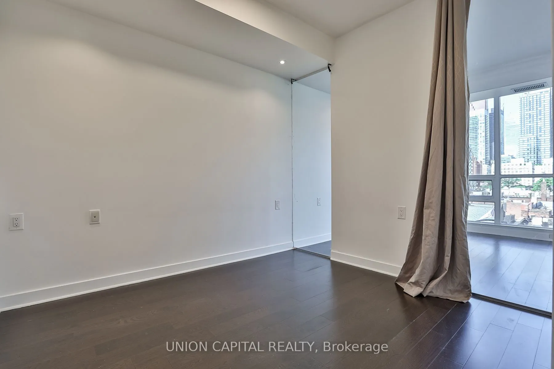 320 Richmond Street E, #610