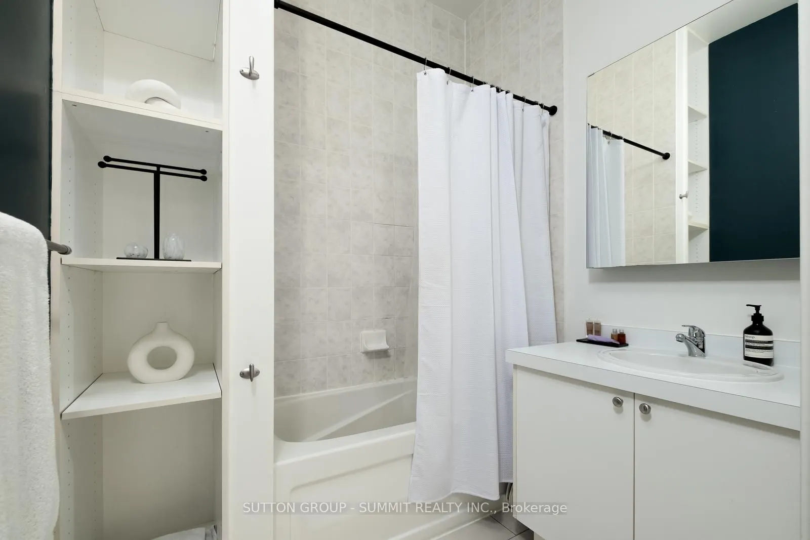 43 Hanna Avenue, #117