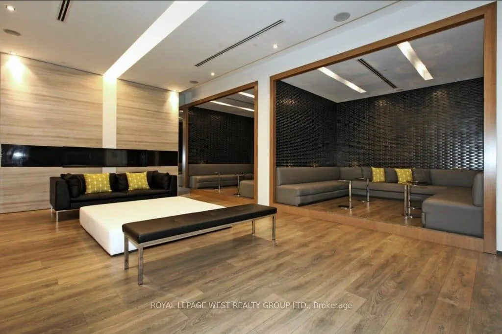 1030 King Street W, #1215