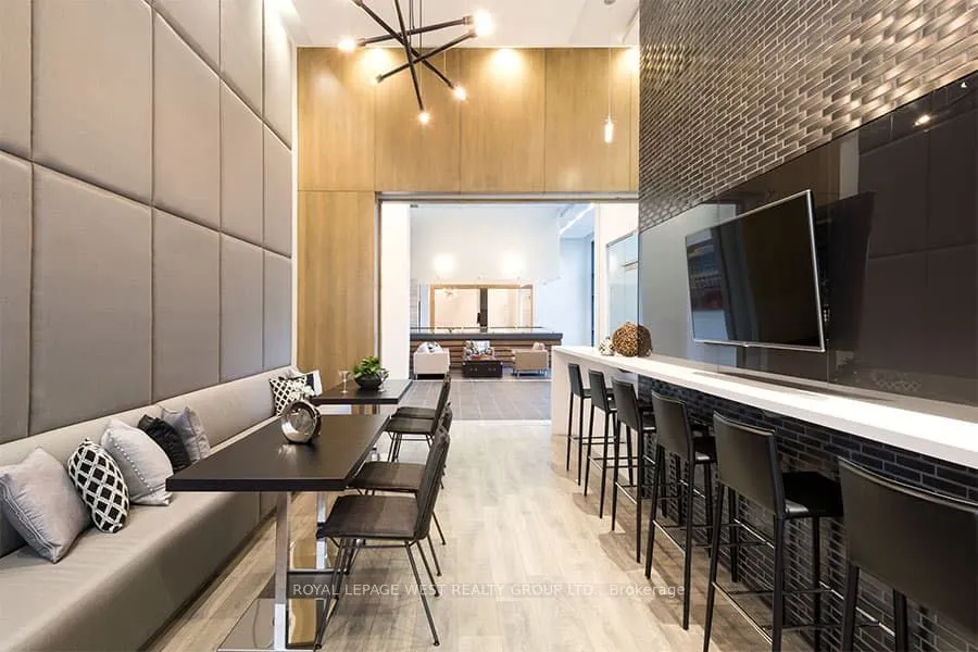 1030 King Street W, #1215