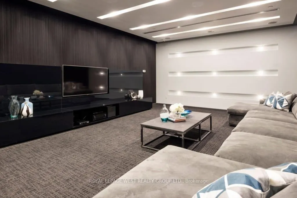 1030 King Street W, #1215