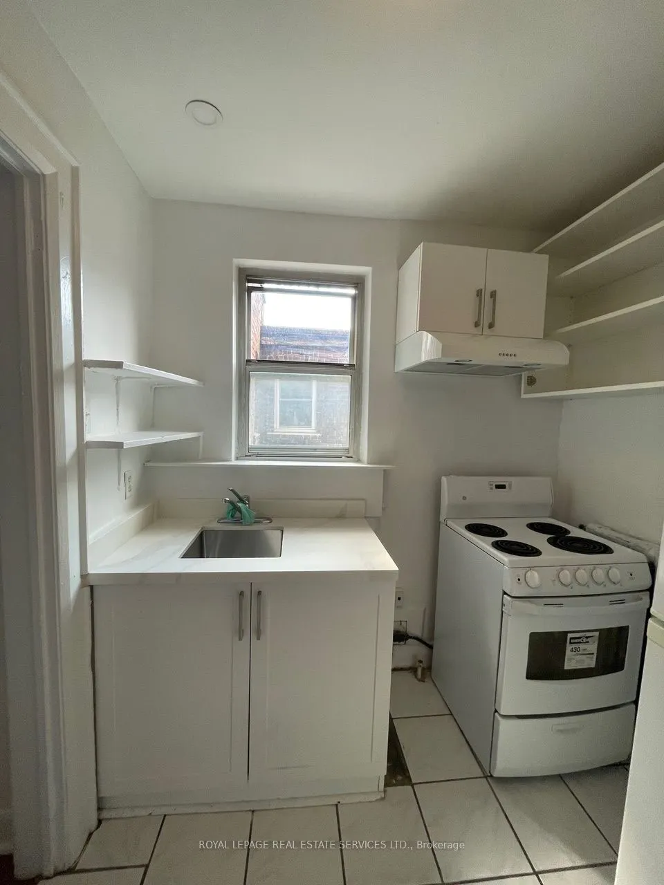 136 Avenue Road, #D