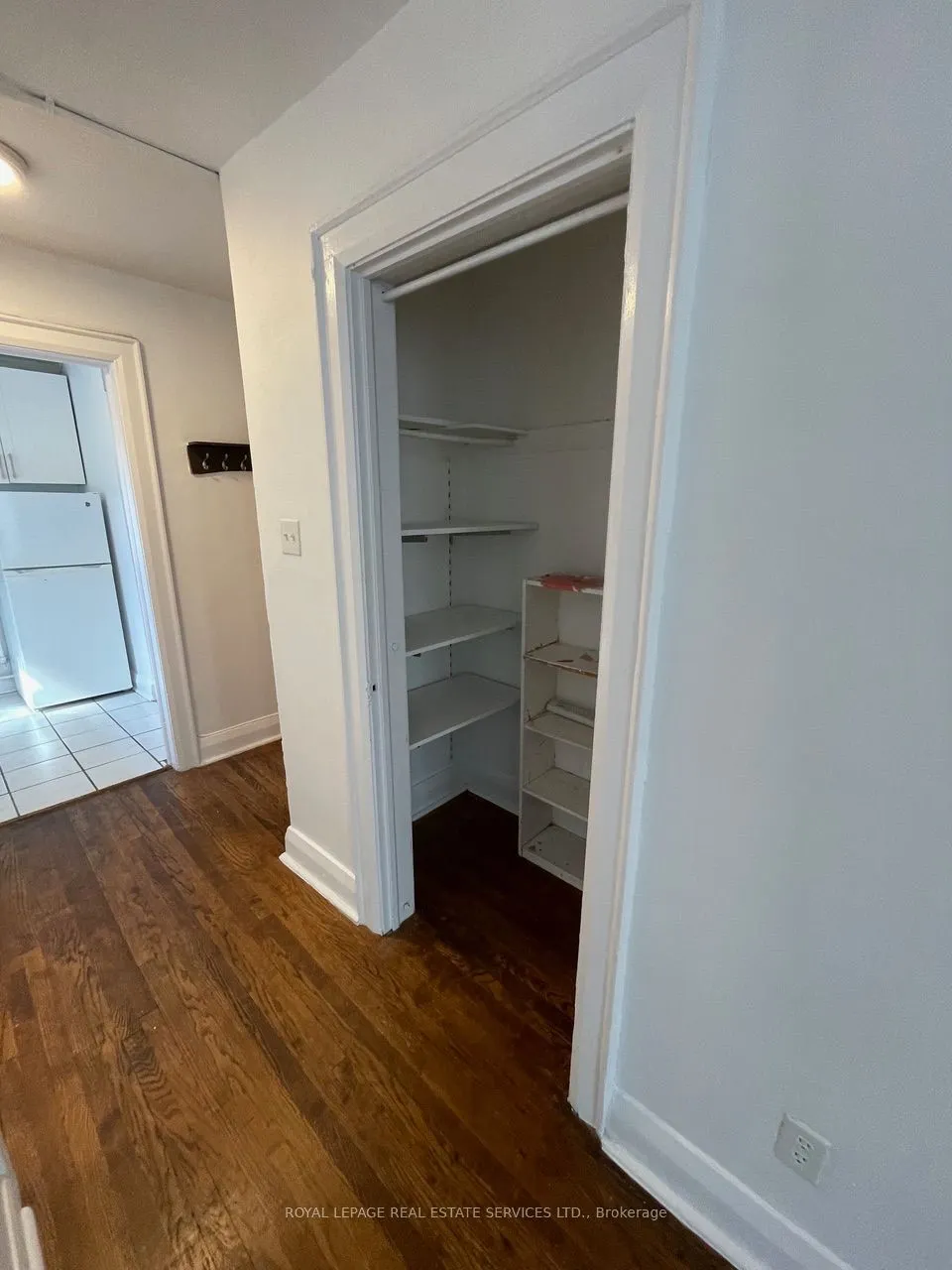 136 Avenue Road, #D