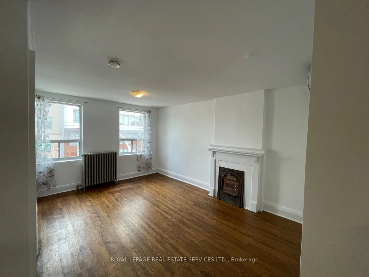 136 Avenue Road, #D
