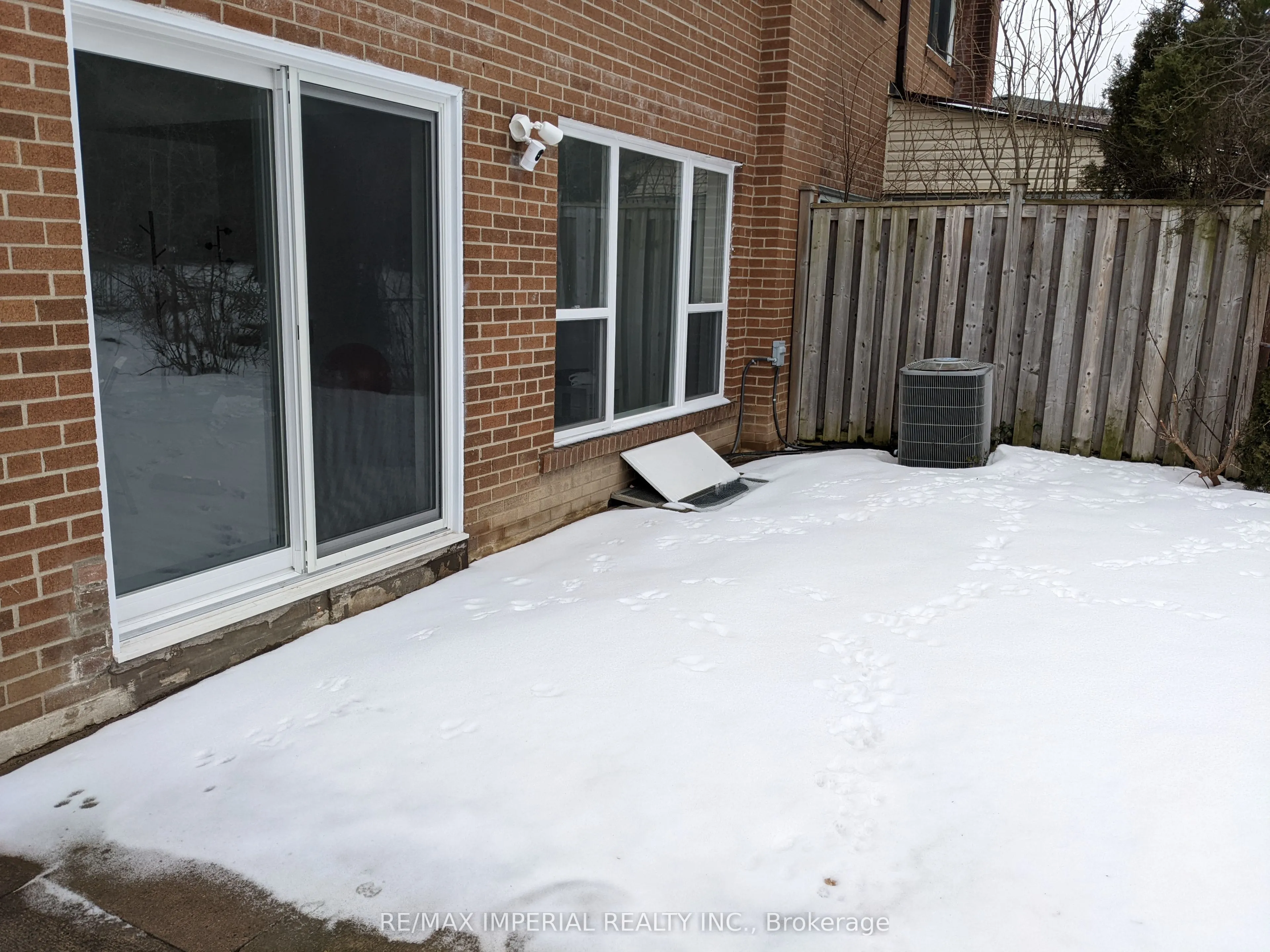 16 Cairnside Crescent