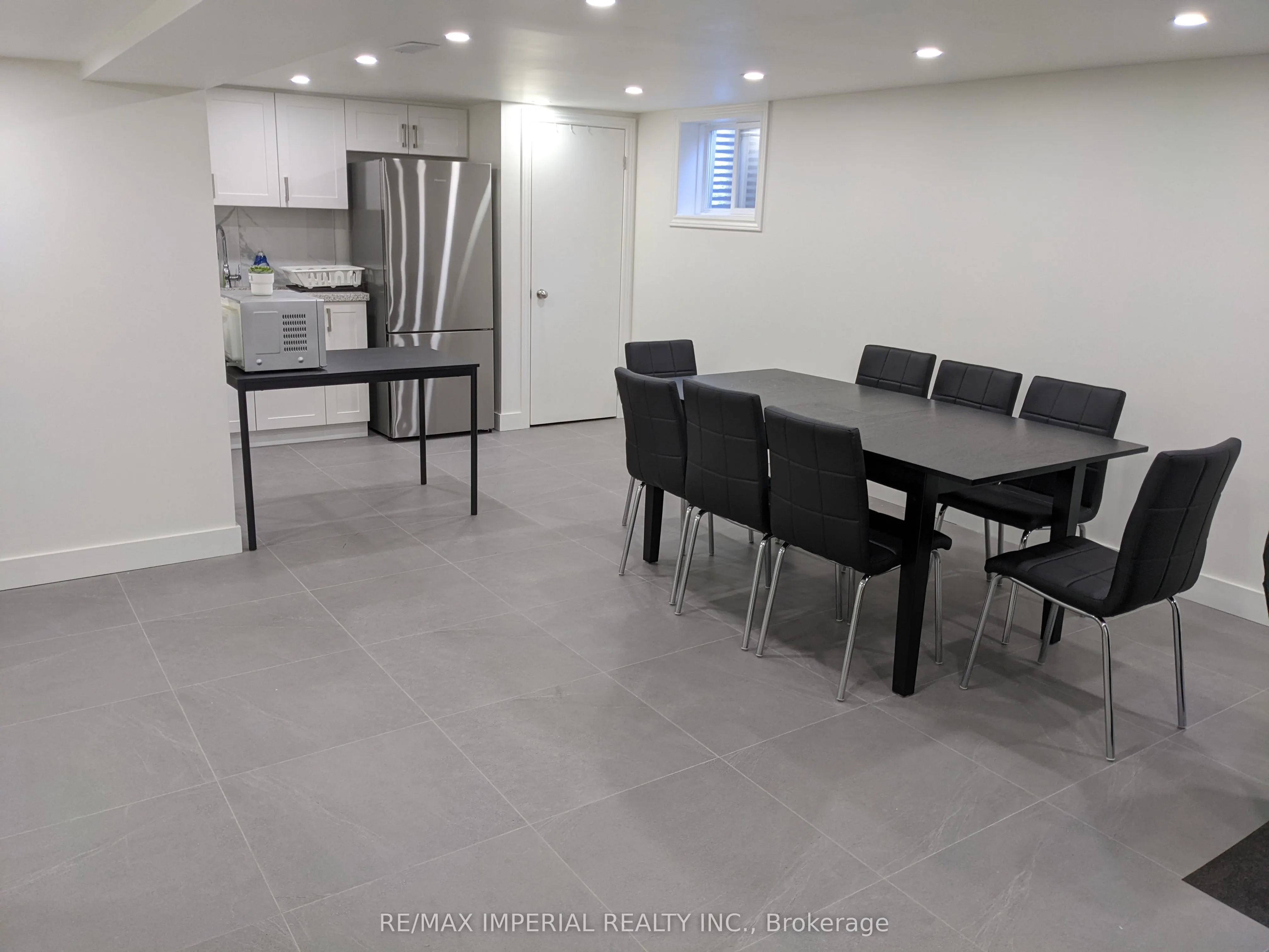 16 Cairnside Crescent