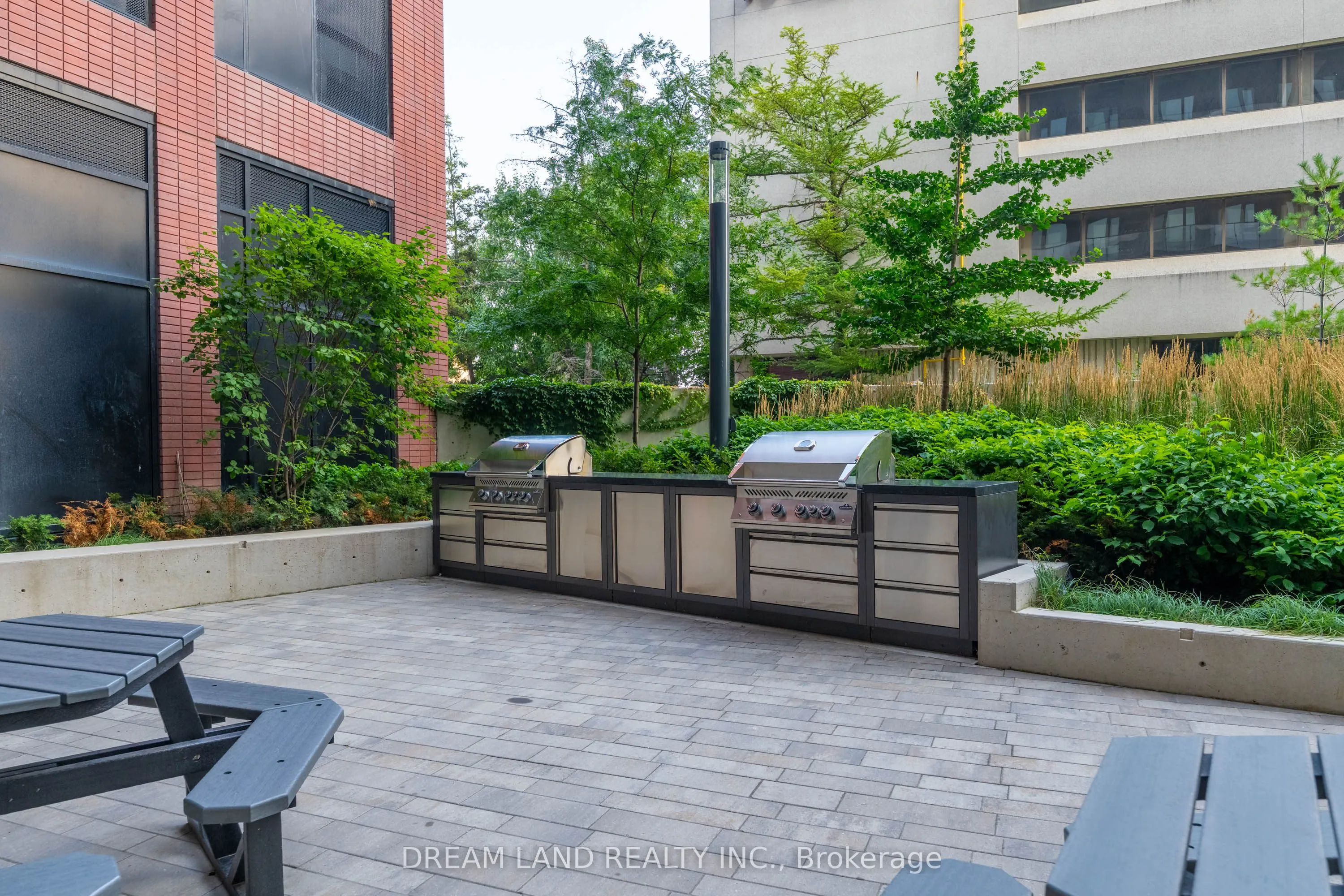 8 Tippett Road, #621