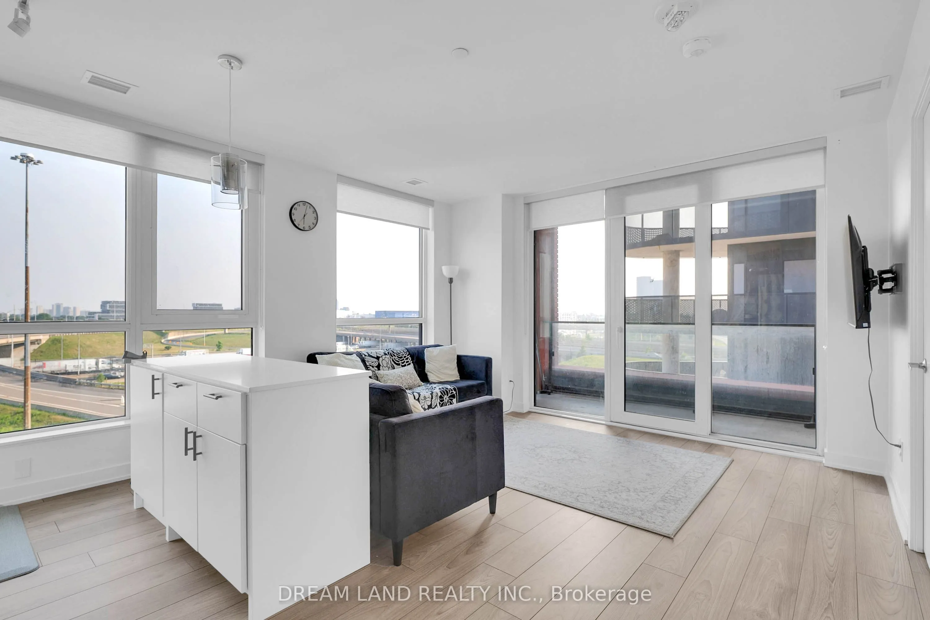 8 Tippett Road, #621