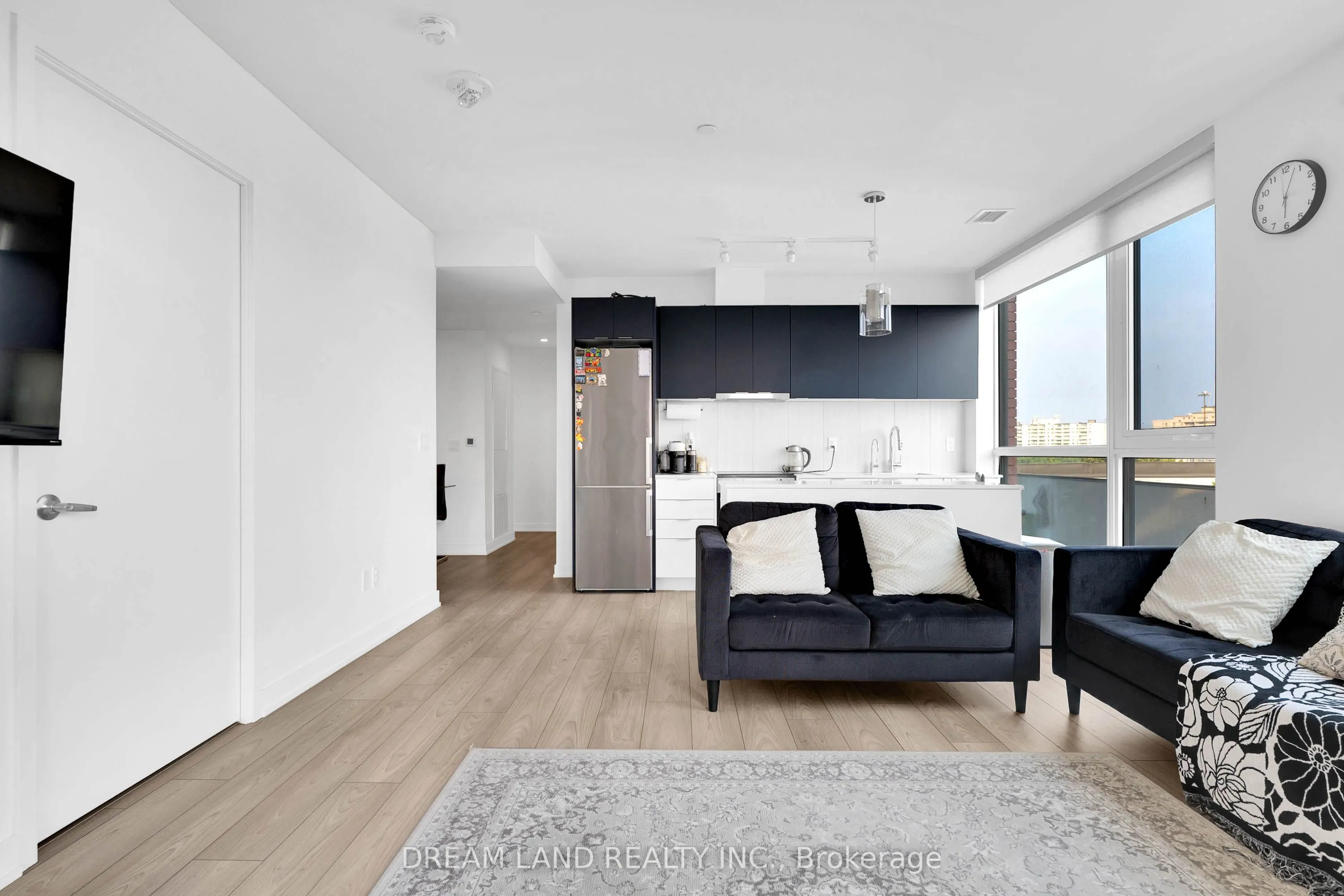 8 Tippett Road, #621