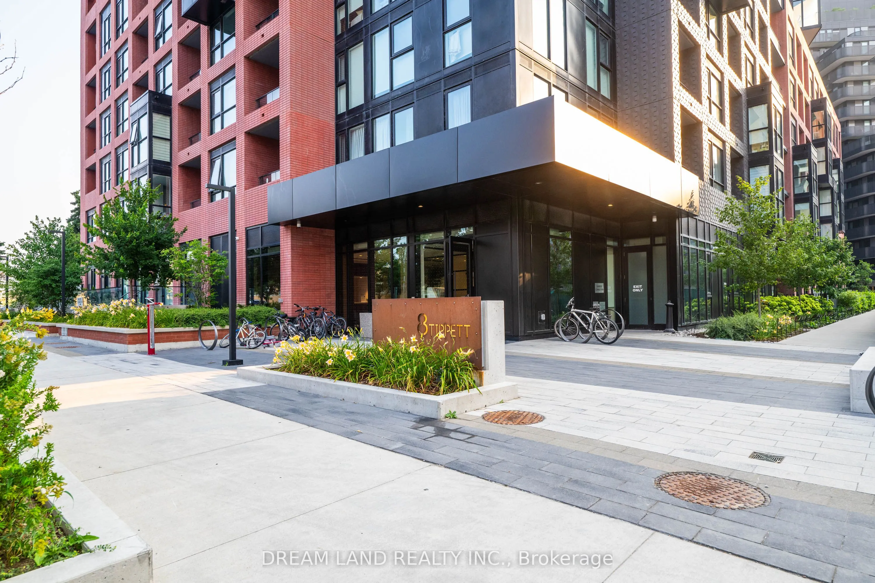 8 Tippett Road, #621