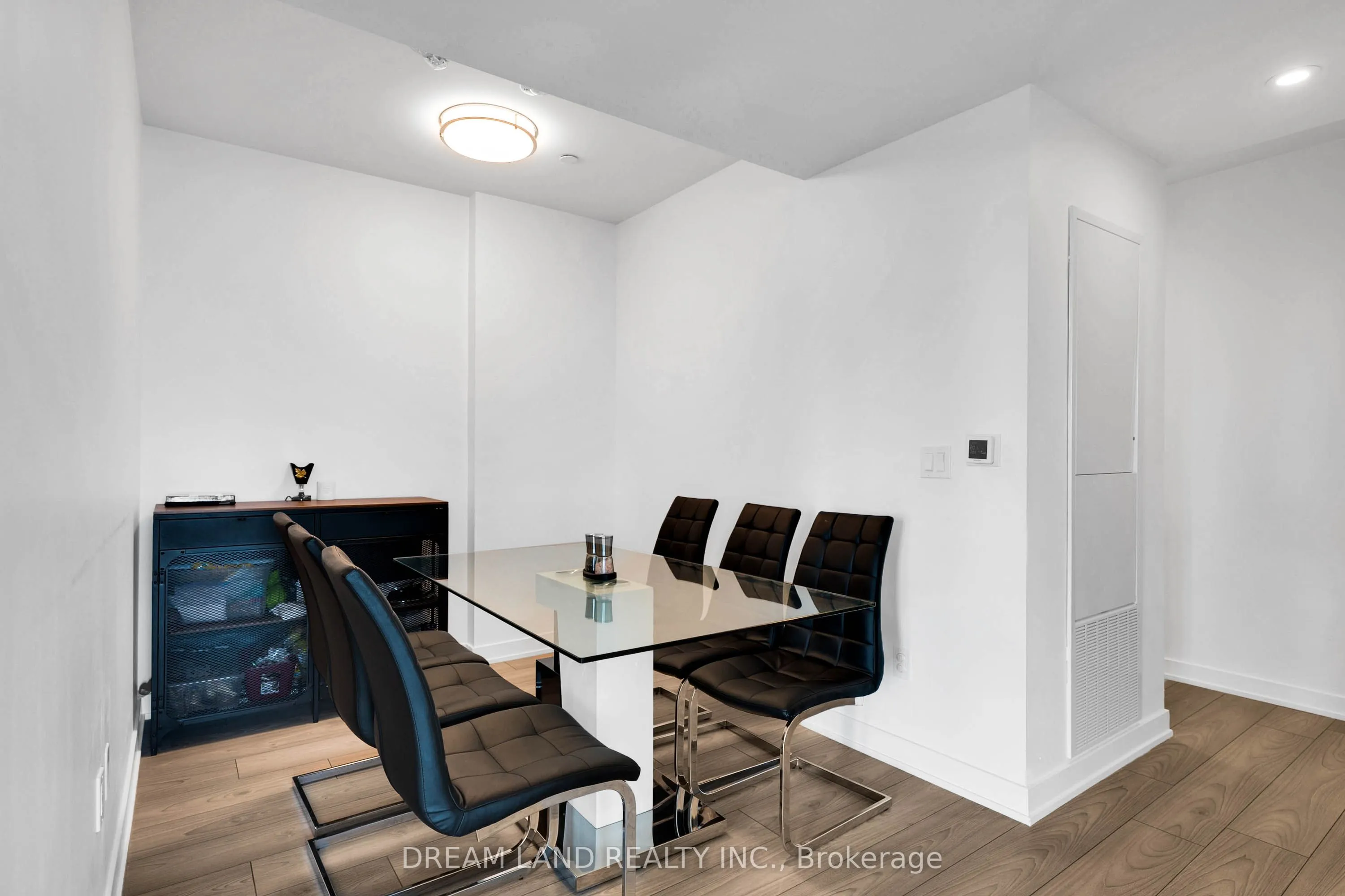 8 Tippett Road, #621
