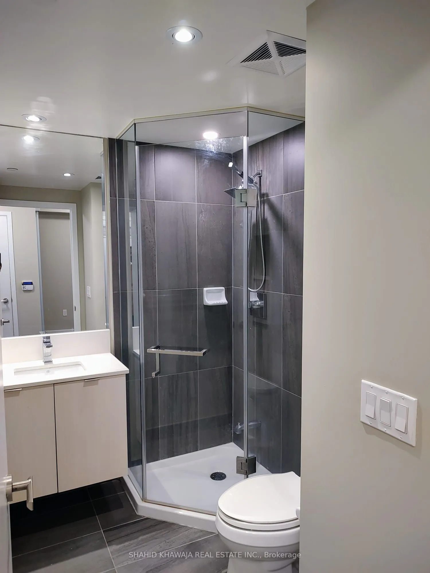 99 Broadway Avenue, #3011