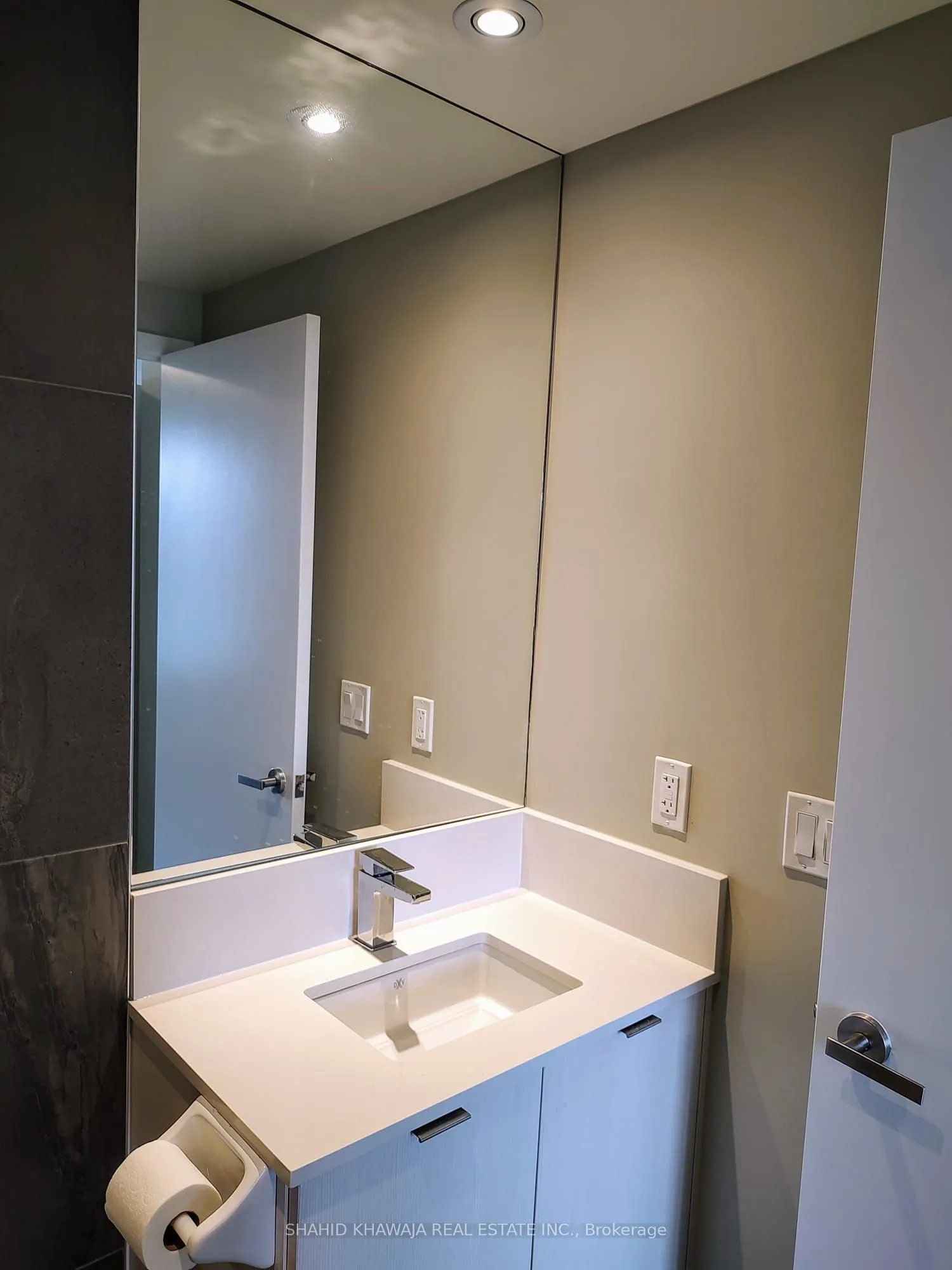 99 Broadway Avenue, #3011