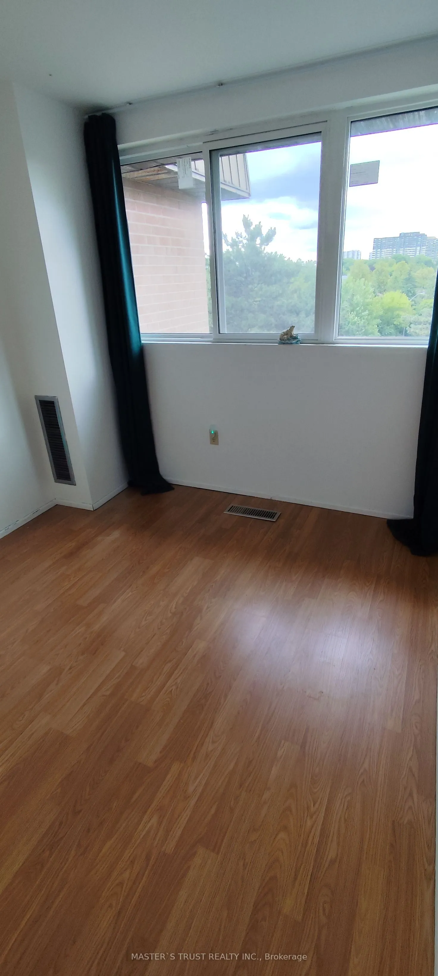 165 Cherokee Boulevard, #209