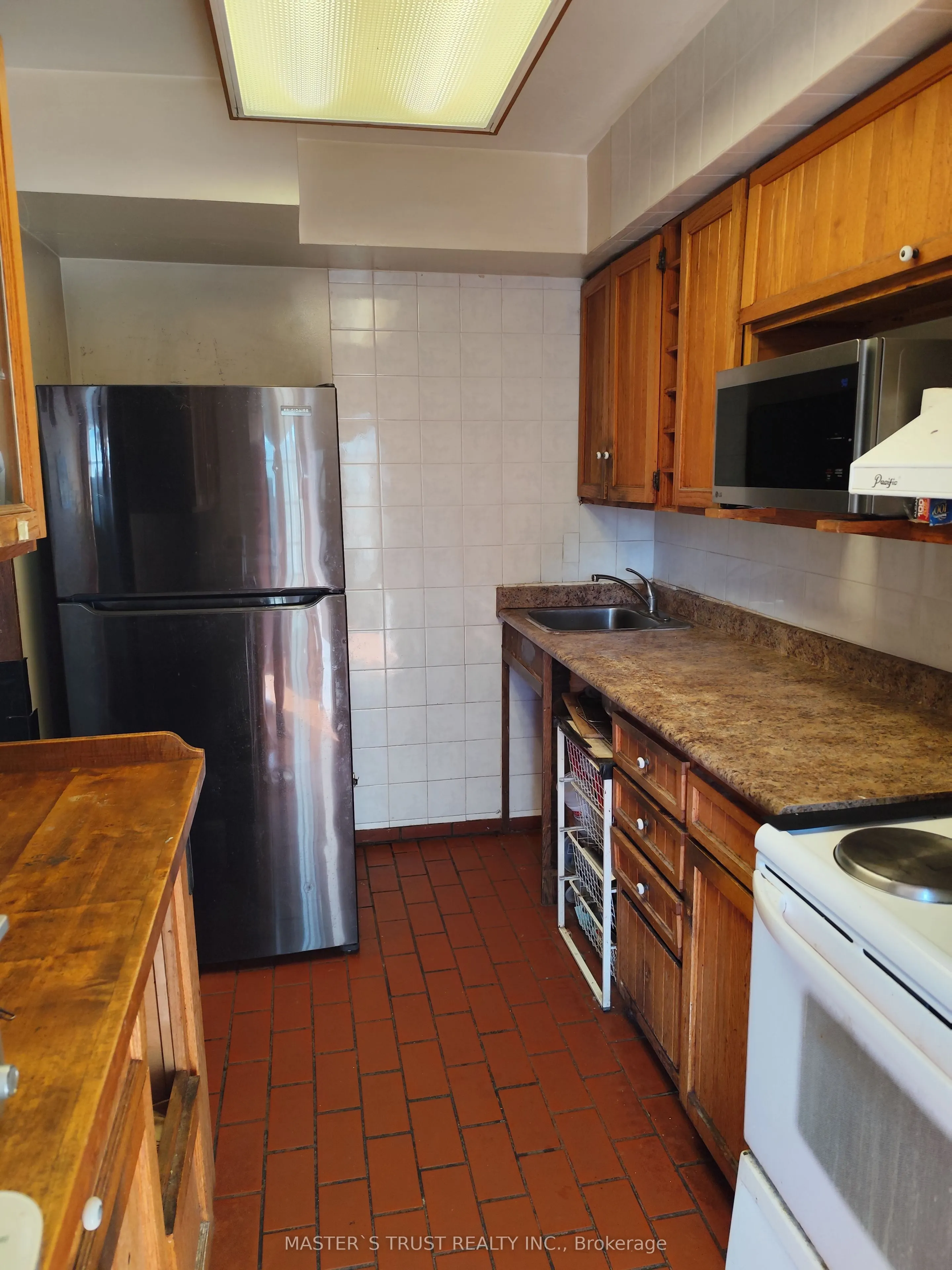 165 Cherokee Boulevard, #209