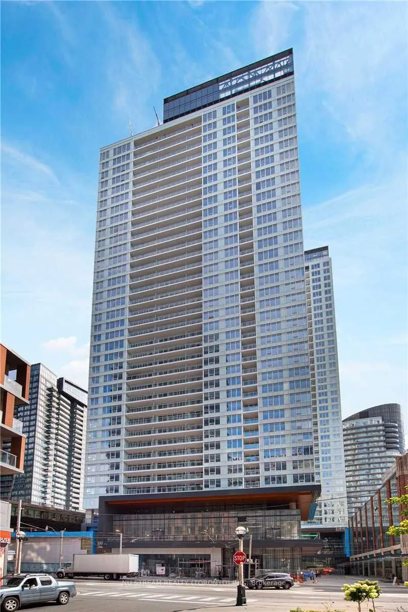 19 Bathurst Street W, #603