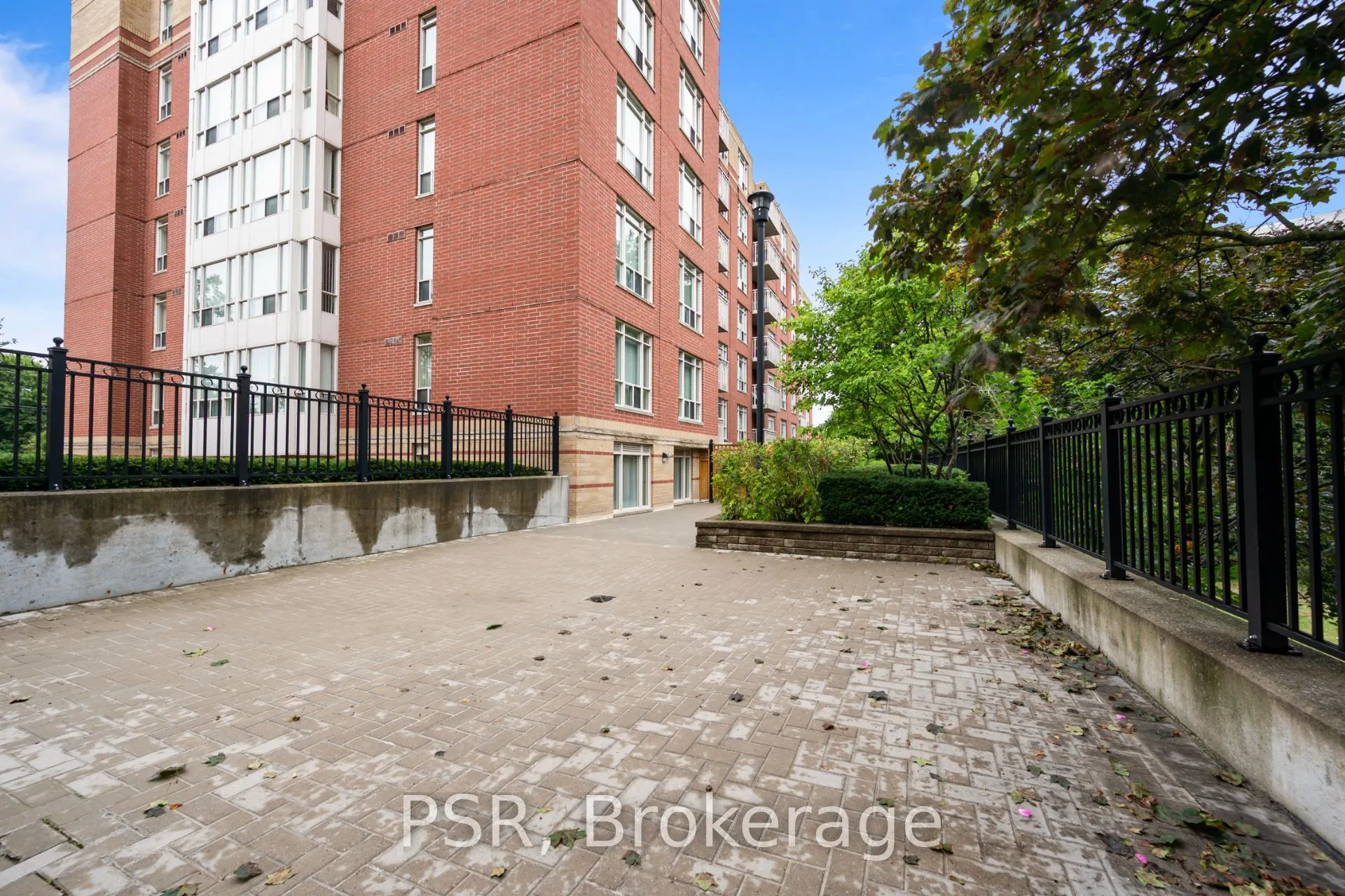 515 Rosewell Avenue, #711