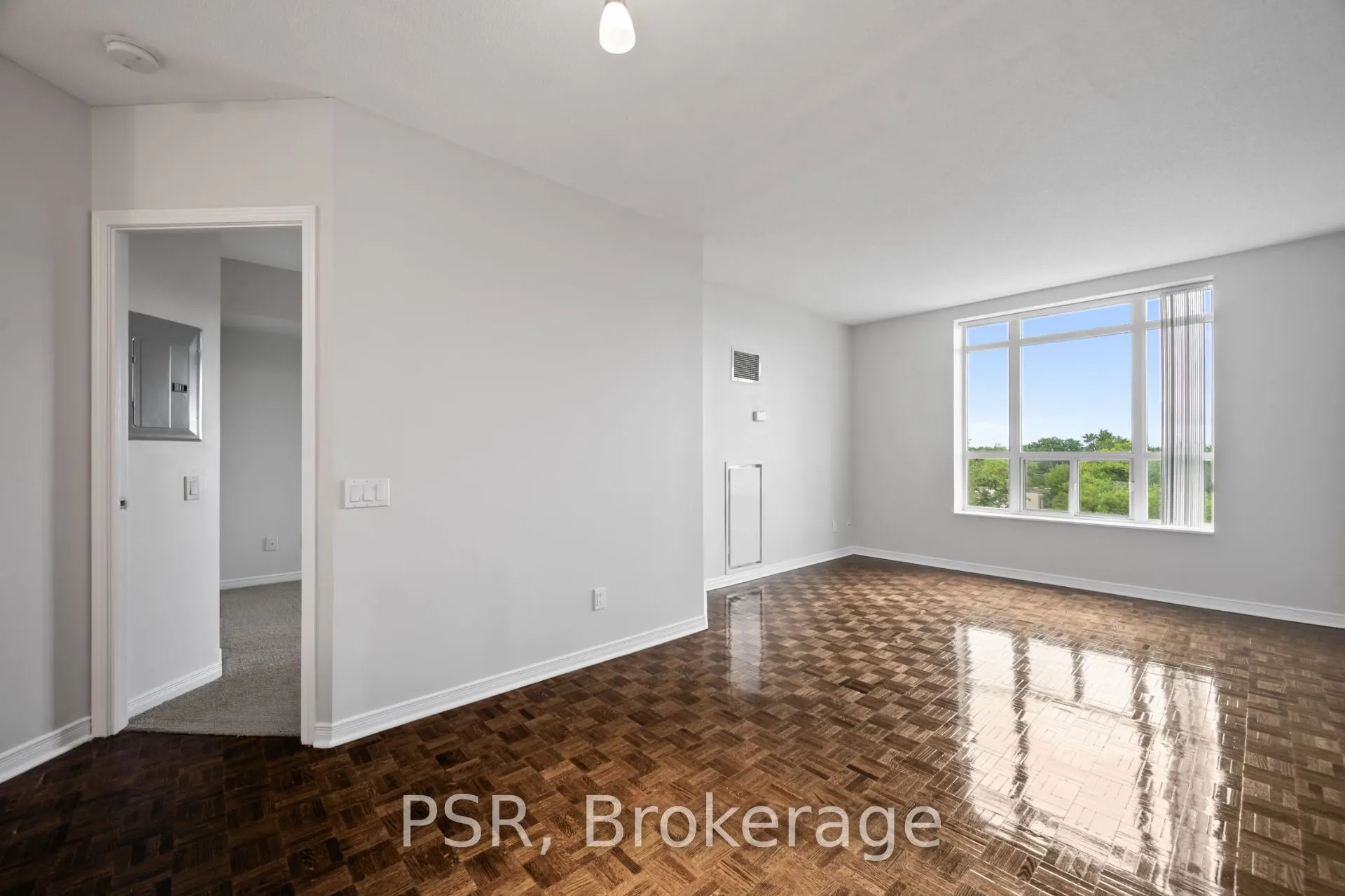 515 Rosewell Avenue, #711