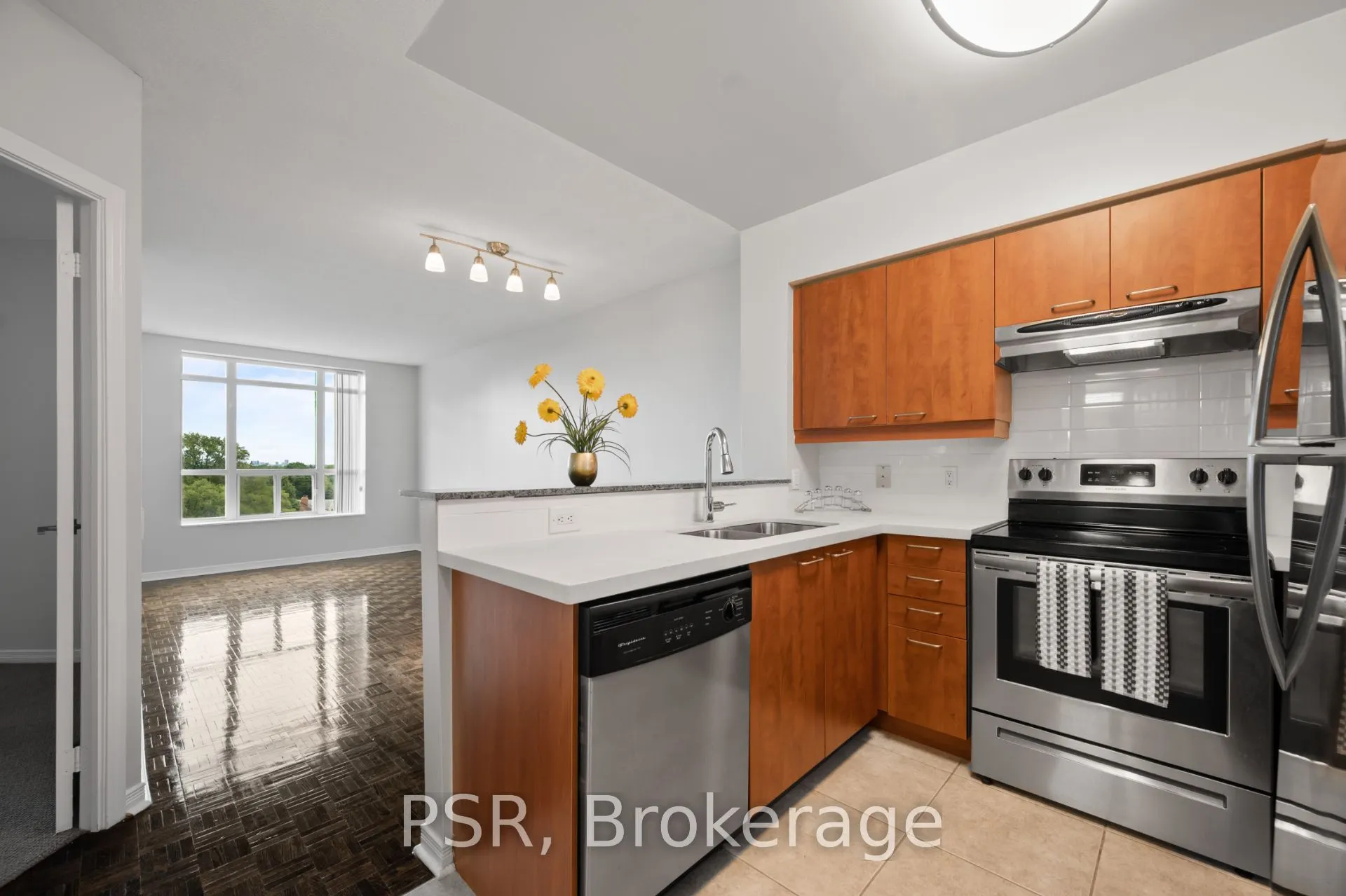 515 Rosewell Avenue, #711