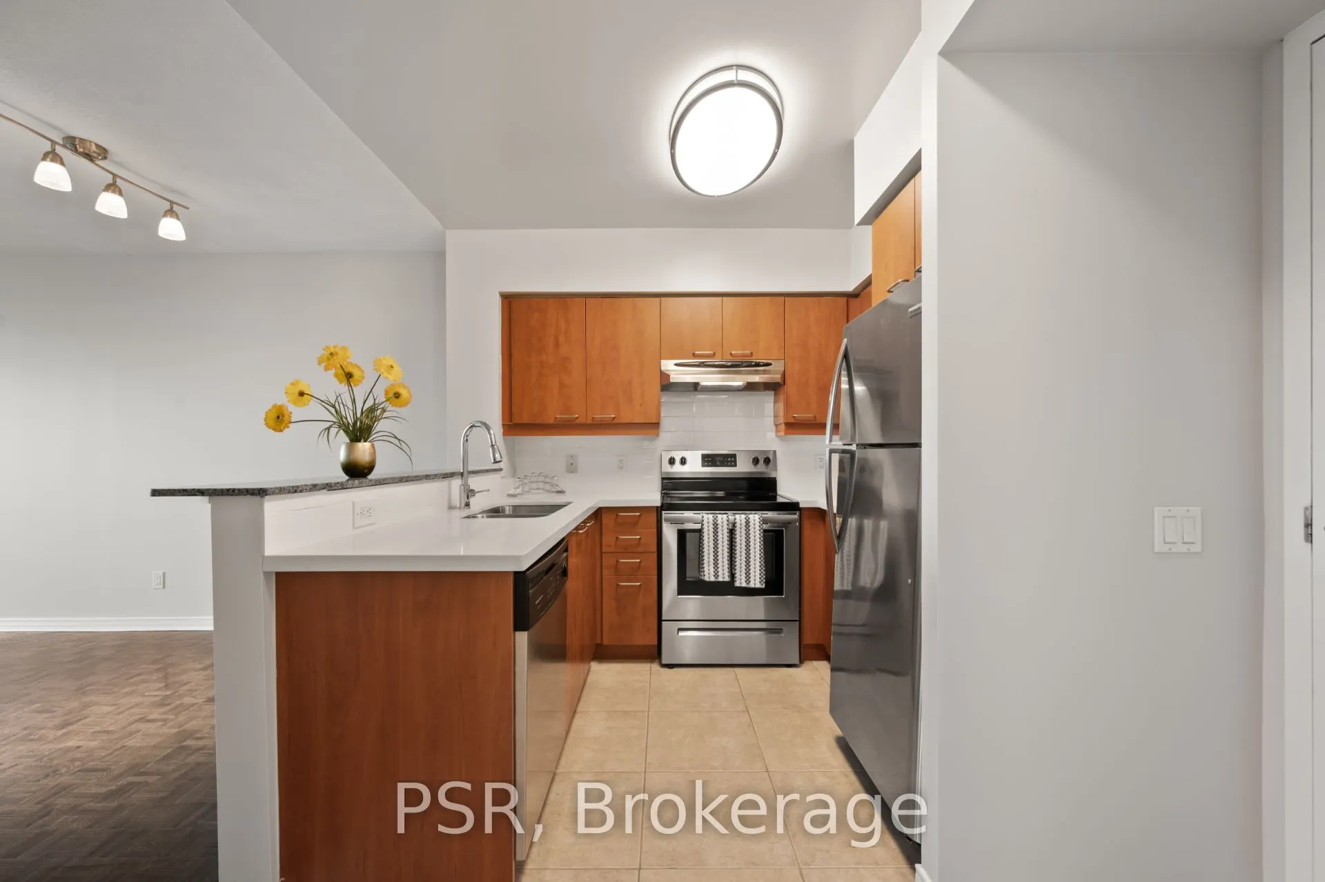 515 Rosewell Avenue, #711
