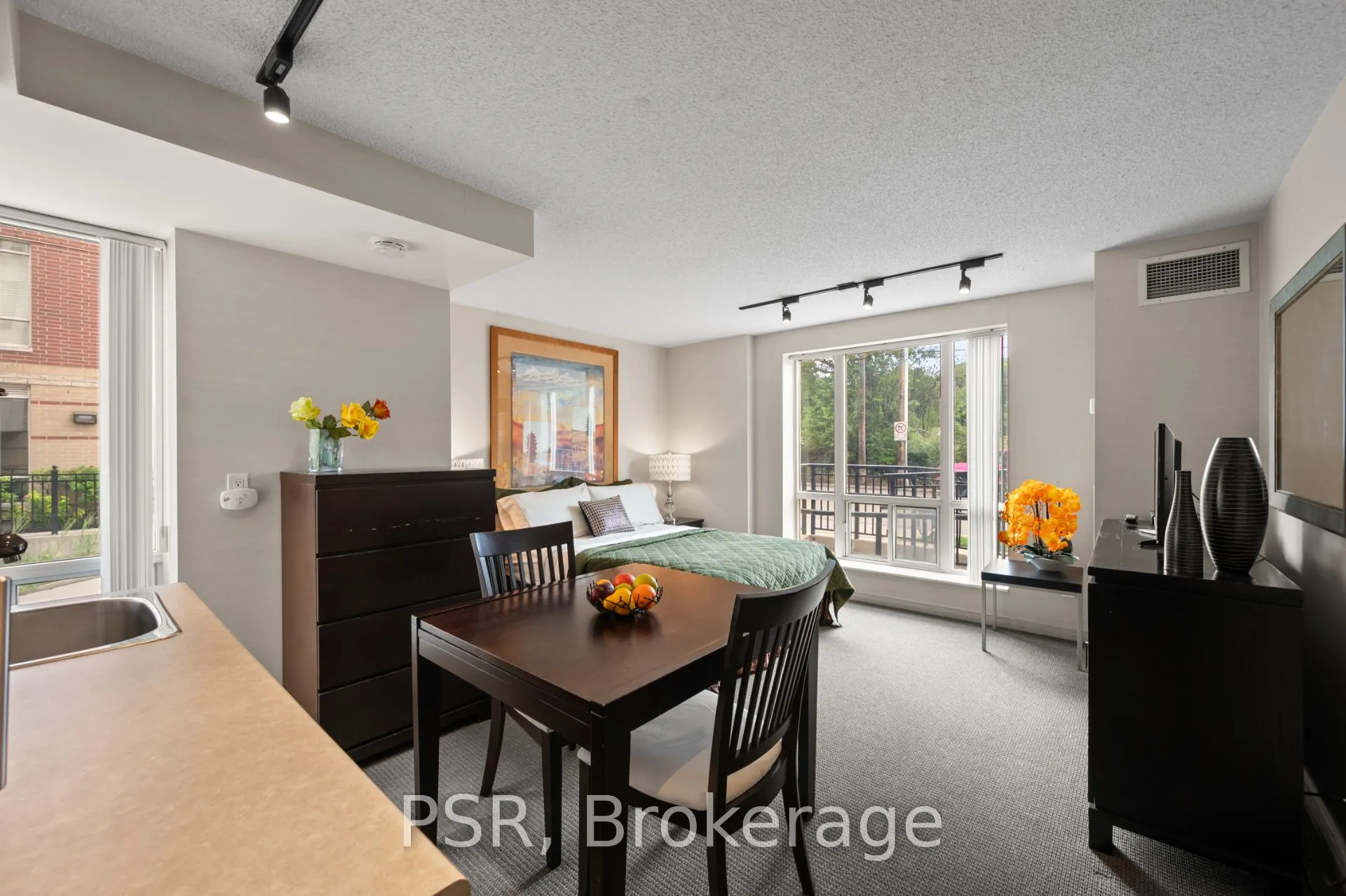 515 Rosewell Avenue, #711