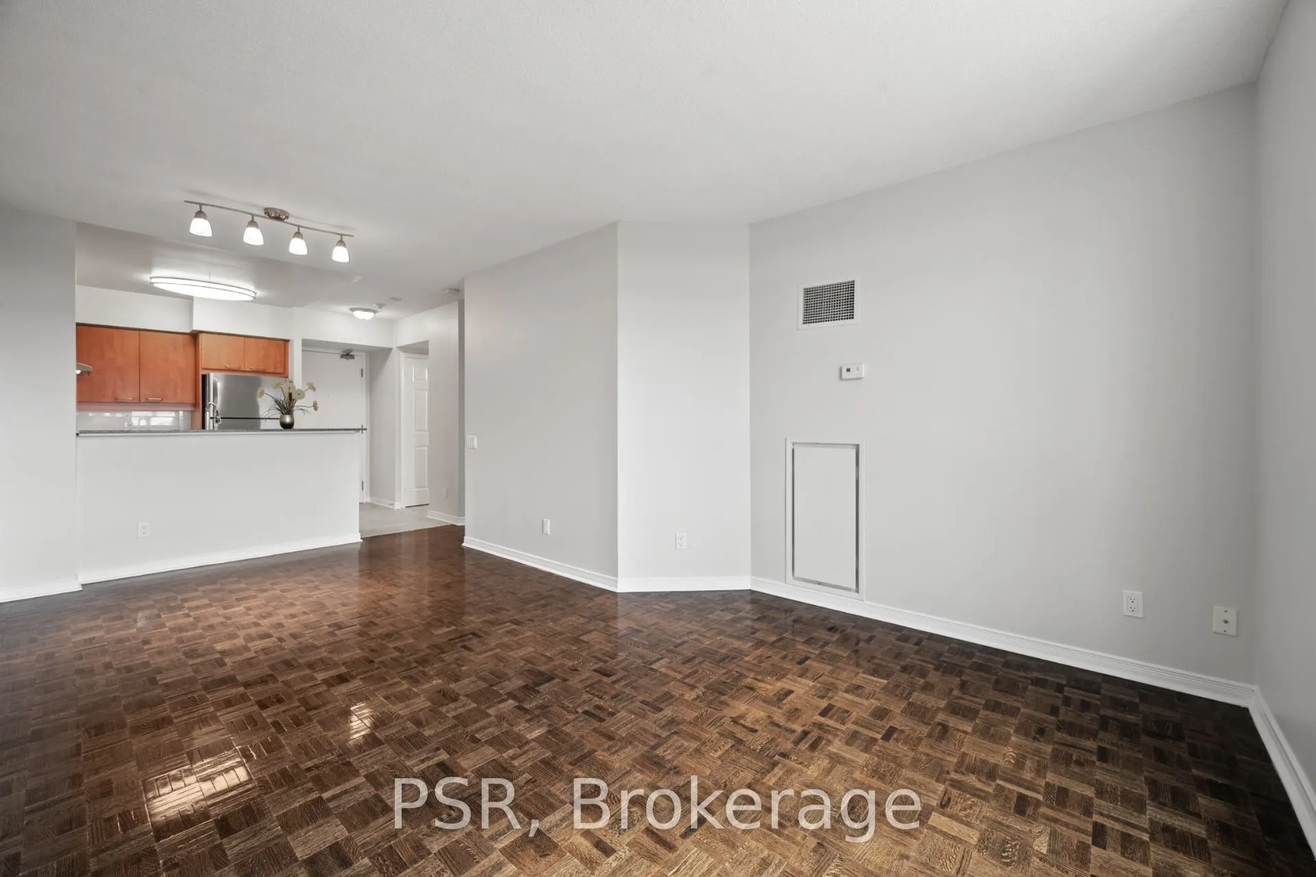 515 Rosewell Avenue, #711