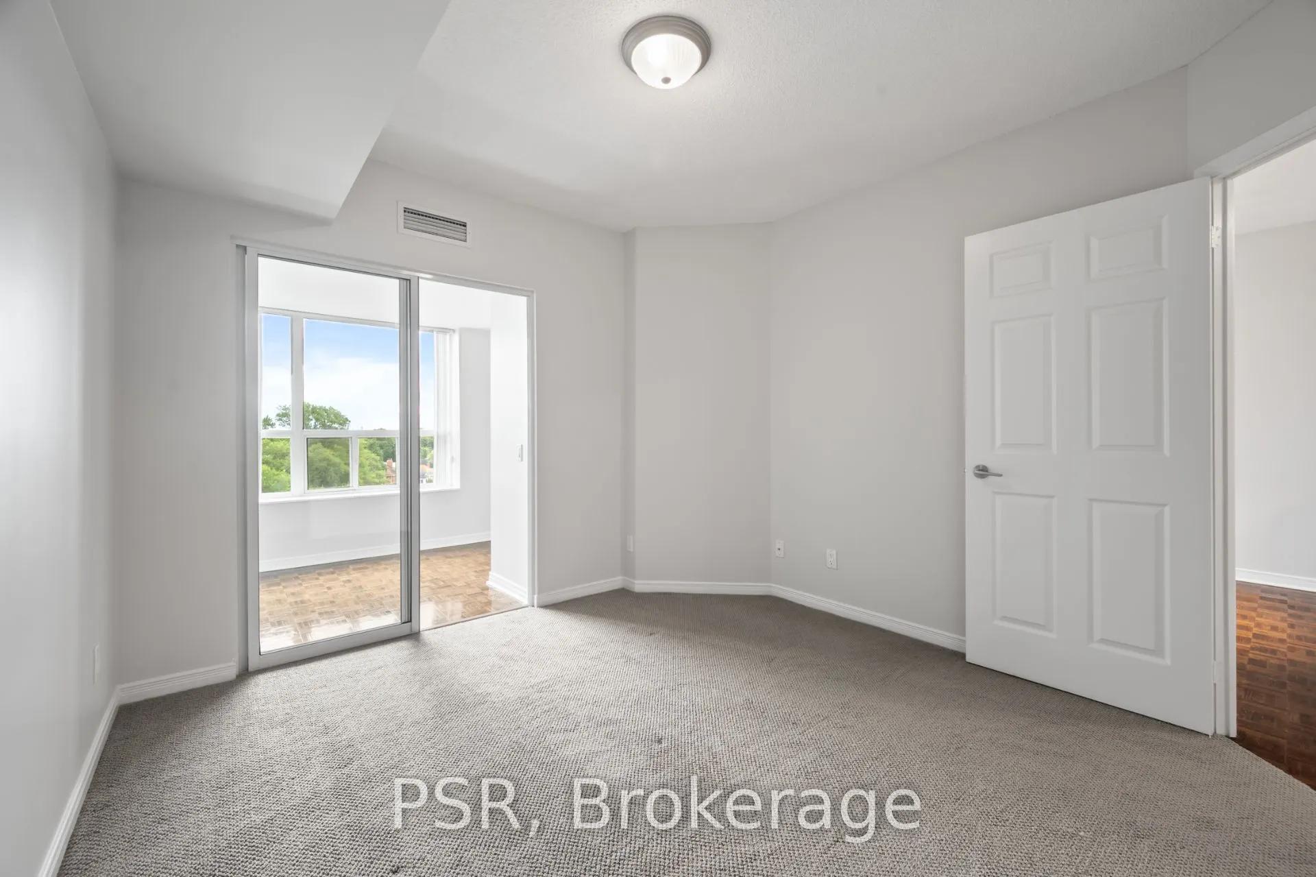 515 Rosewell Avenue, #711