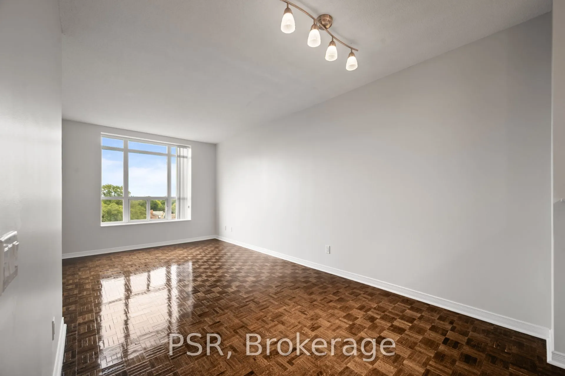 515 Rosewell Avenue, #711