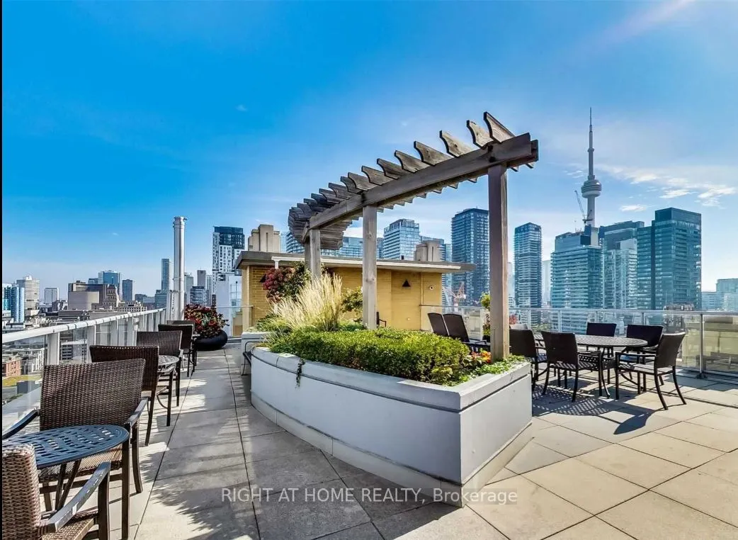 438 Richmond Street W, #908