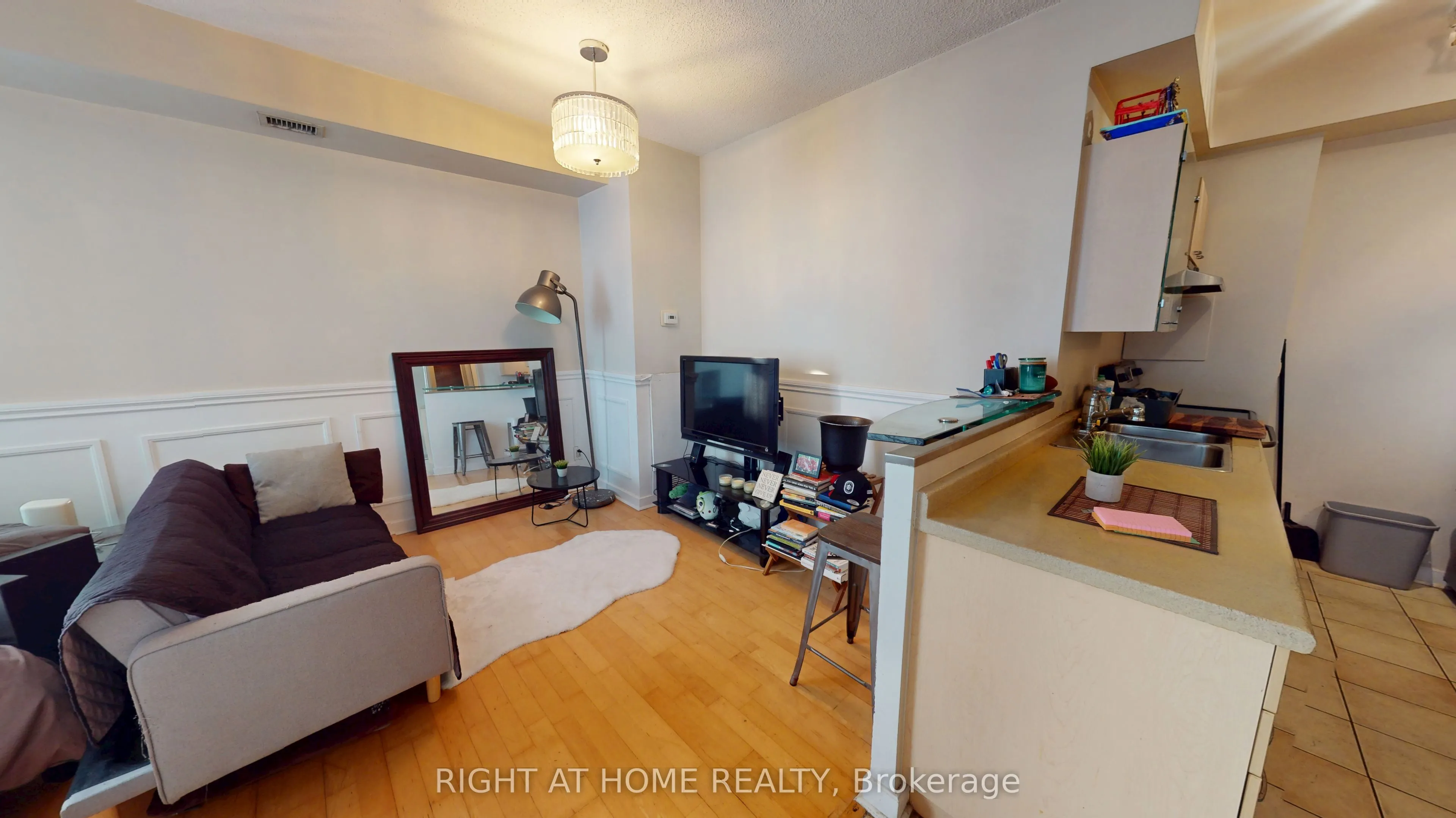 438 Richmond Street W, #908