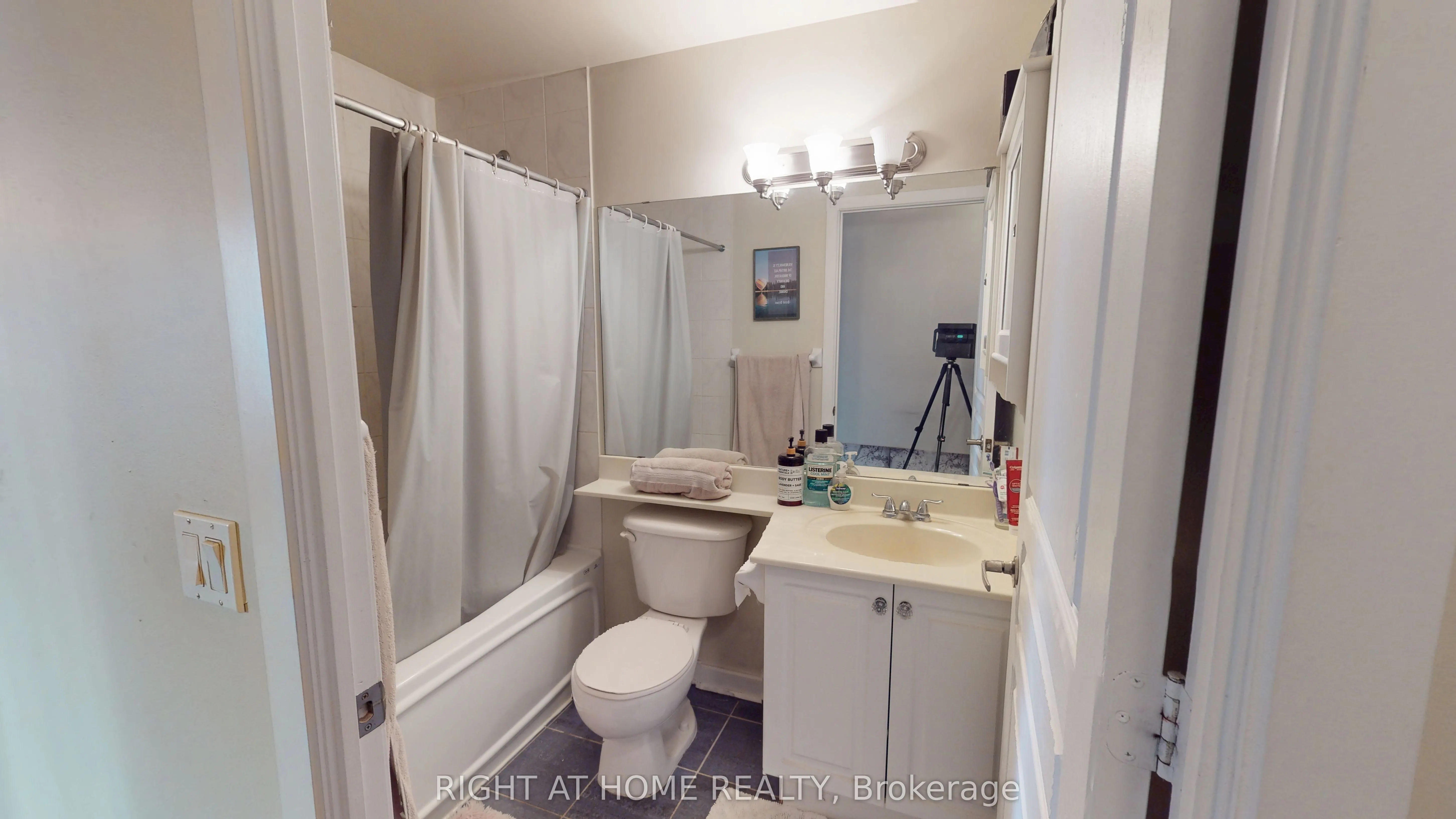 438 Richmond Street W, #908
