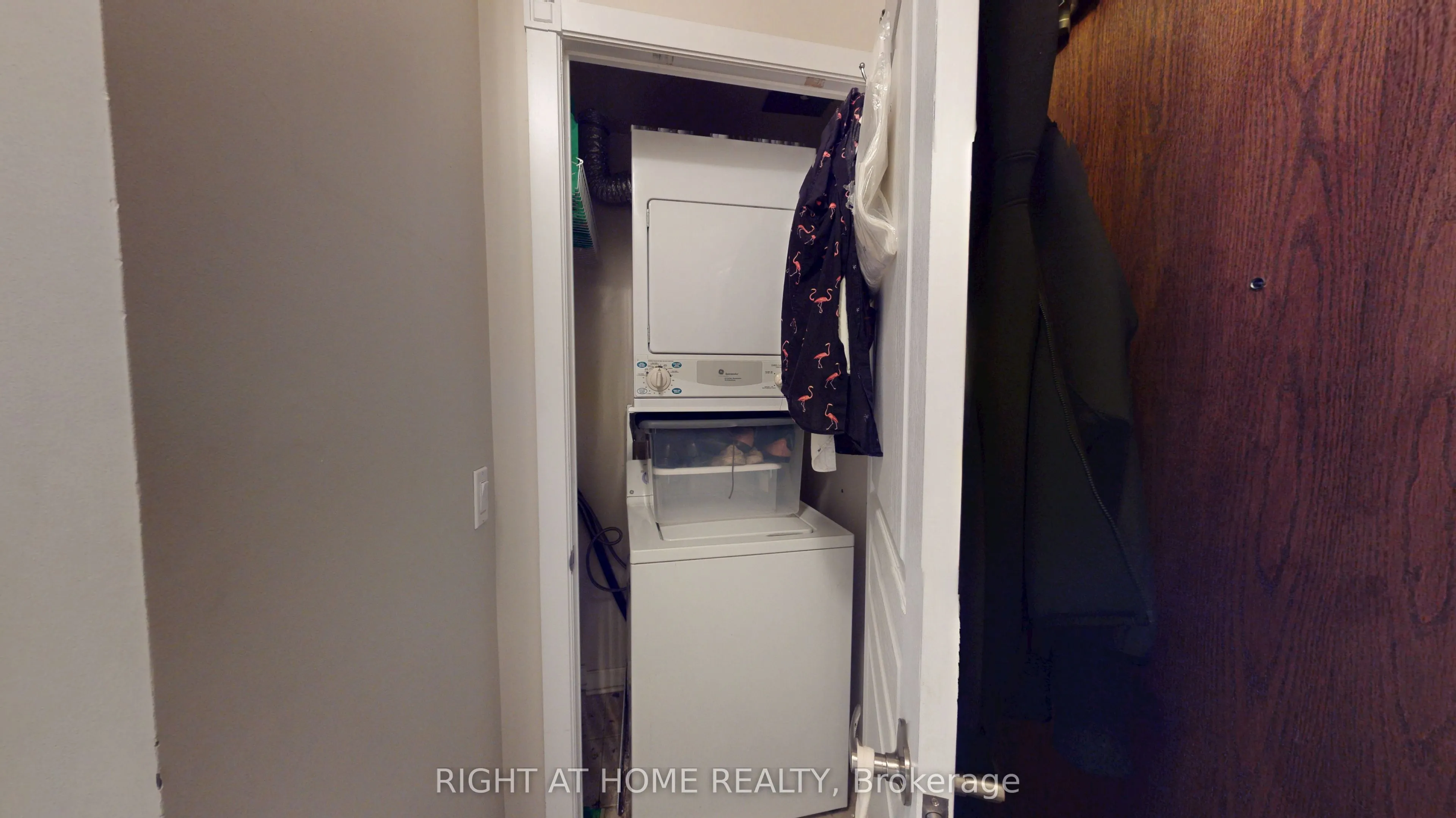 438 Richmond Street W, #908