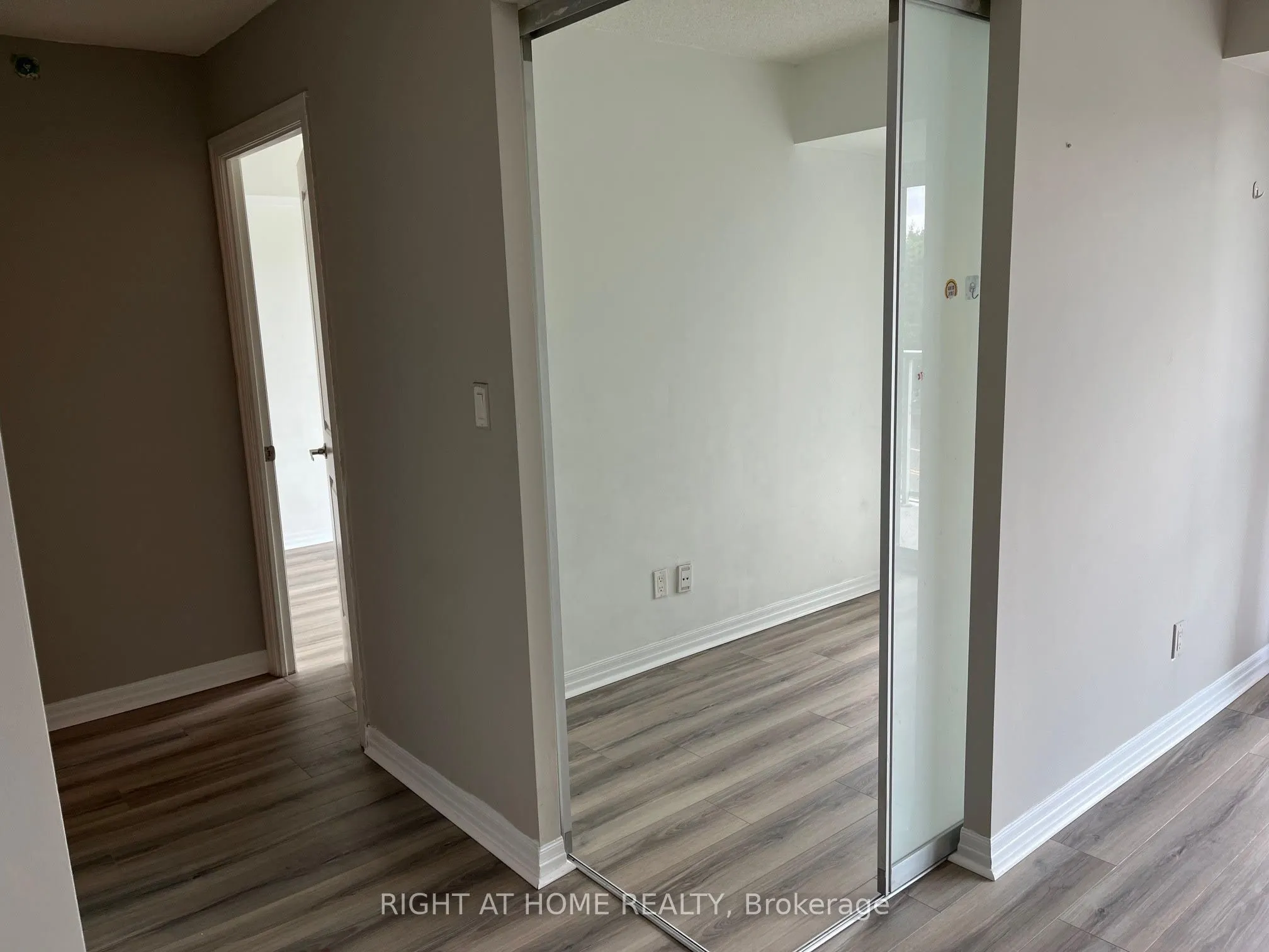 275 Yorkland Road, #204