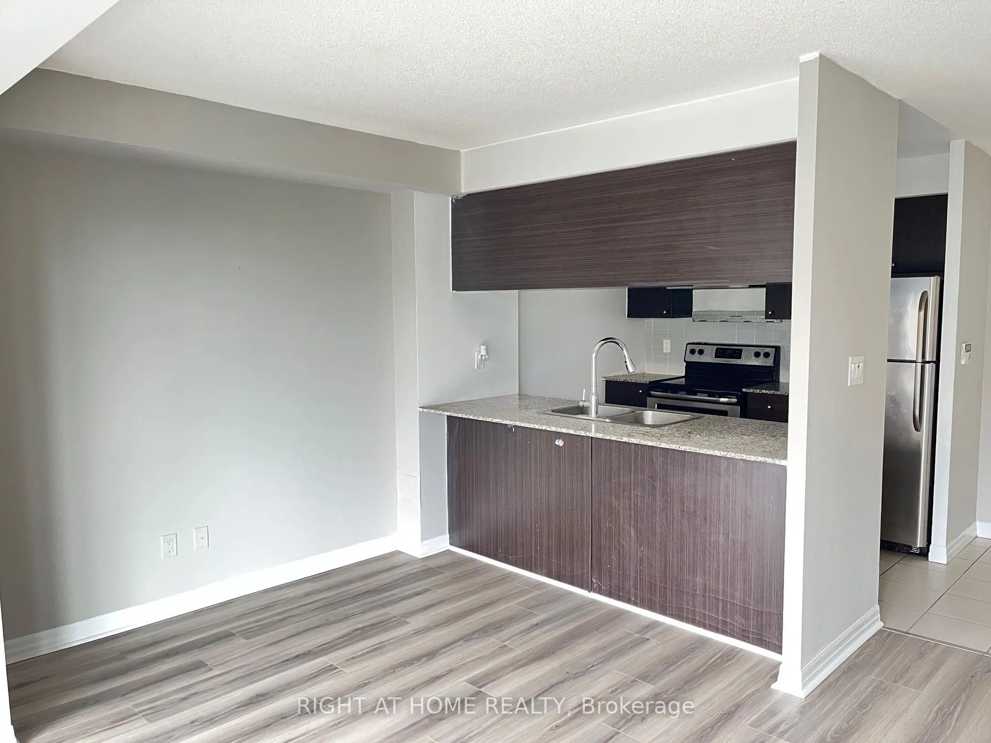 275 Yorkland Road, #204