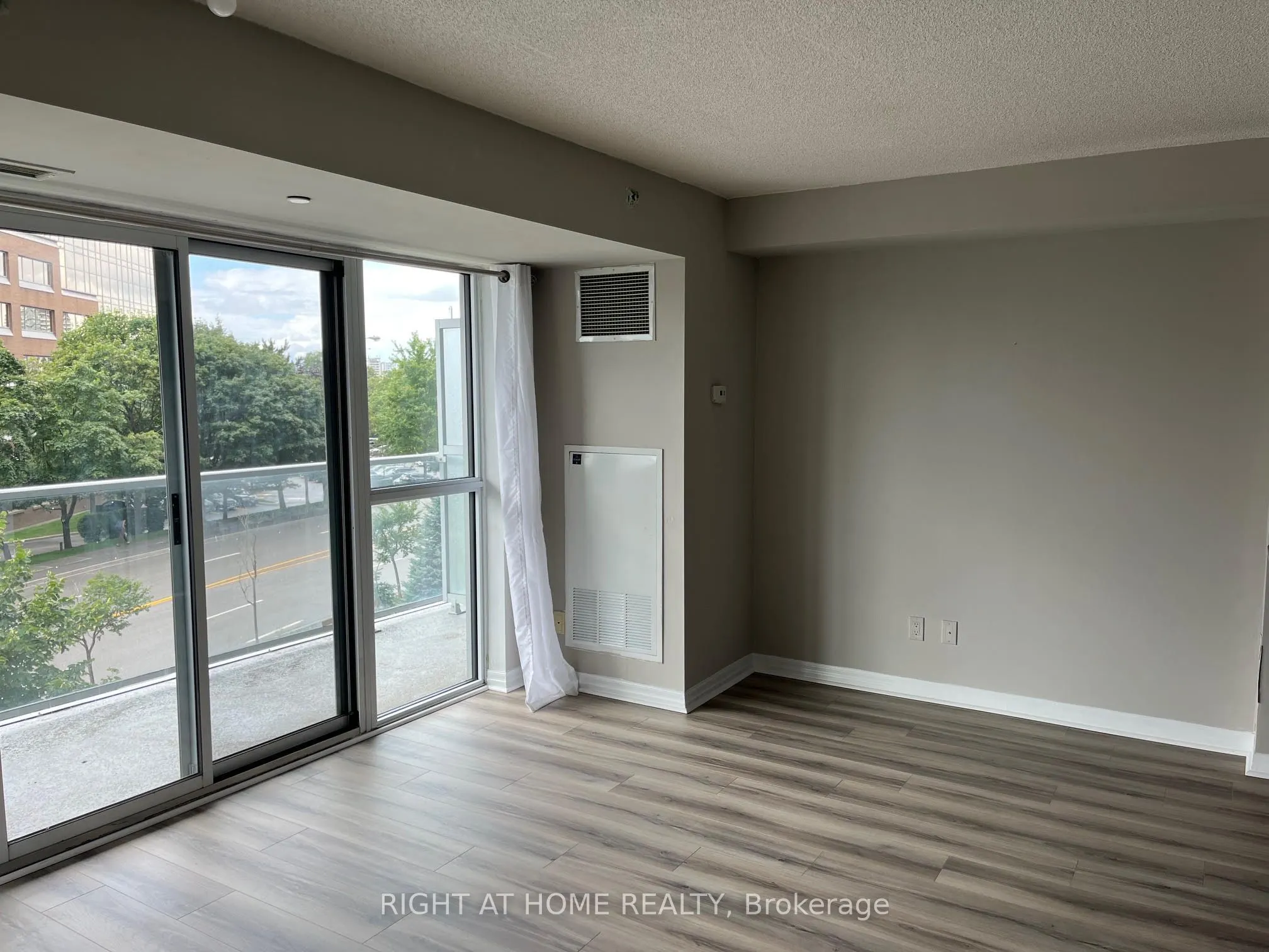 275 Yorkland Road, #204