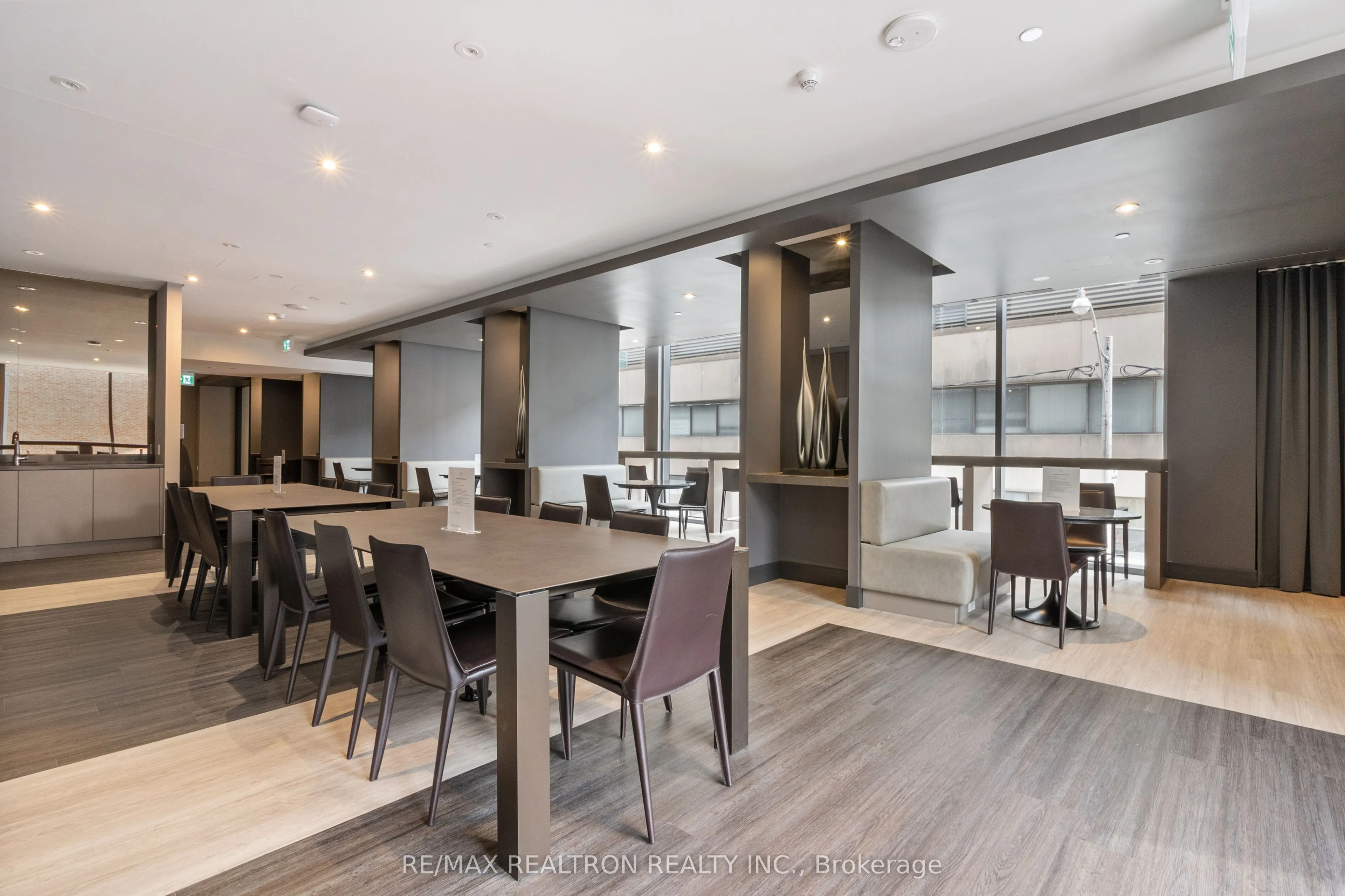 8 Cumberland Street, #2704