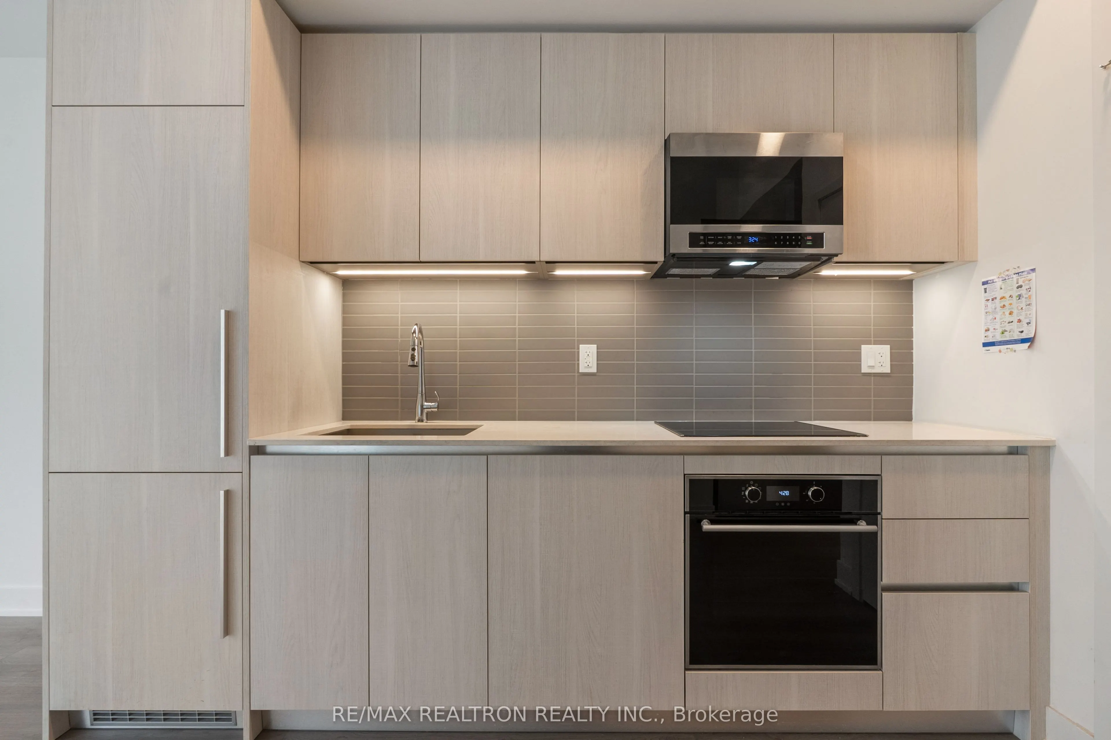 8 Cumberland Street, #2704