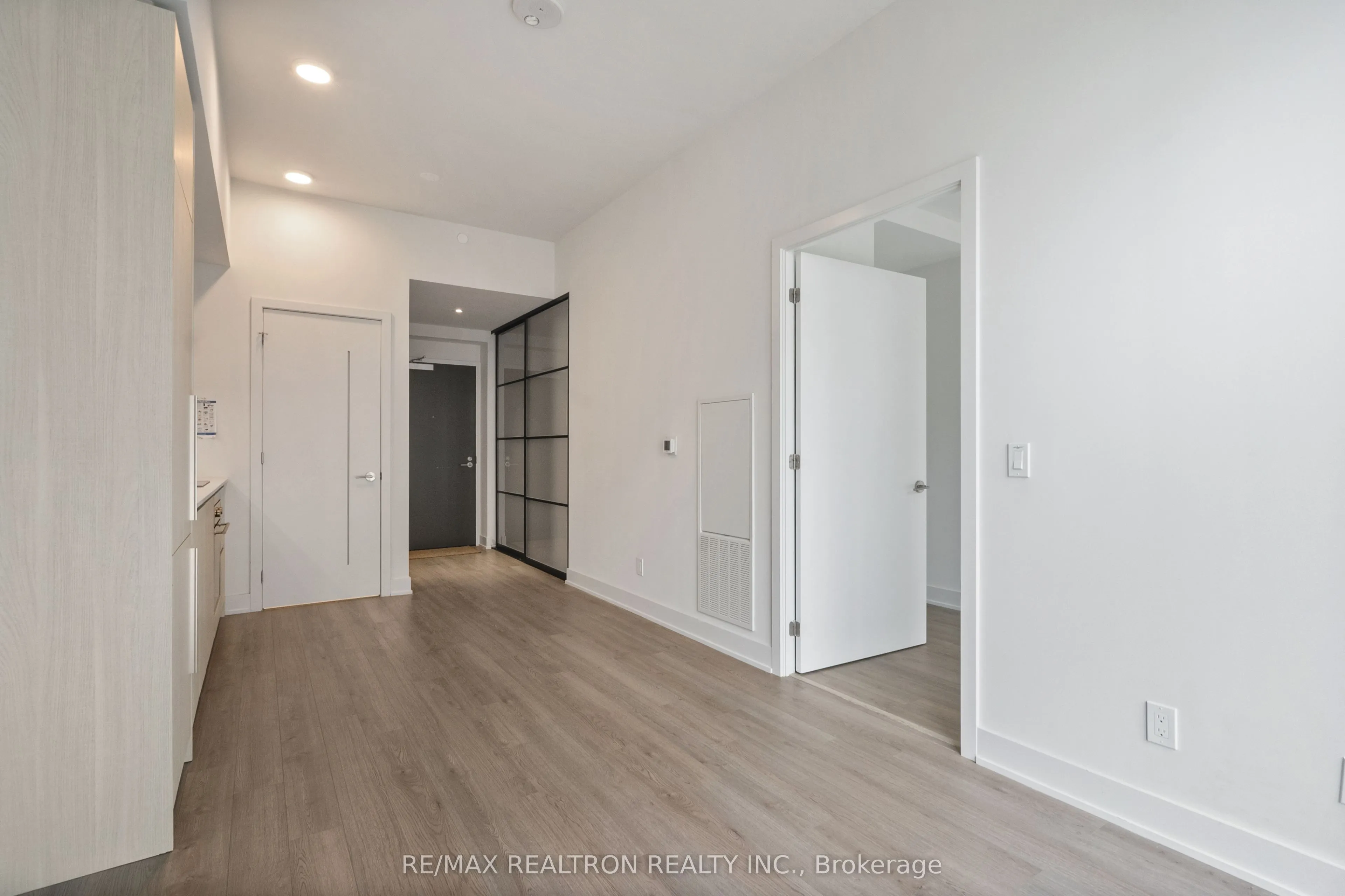 8 Cumberland Street, #2704