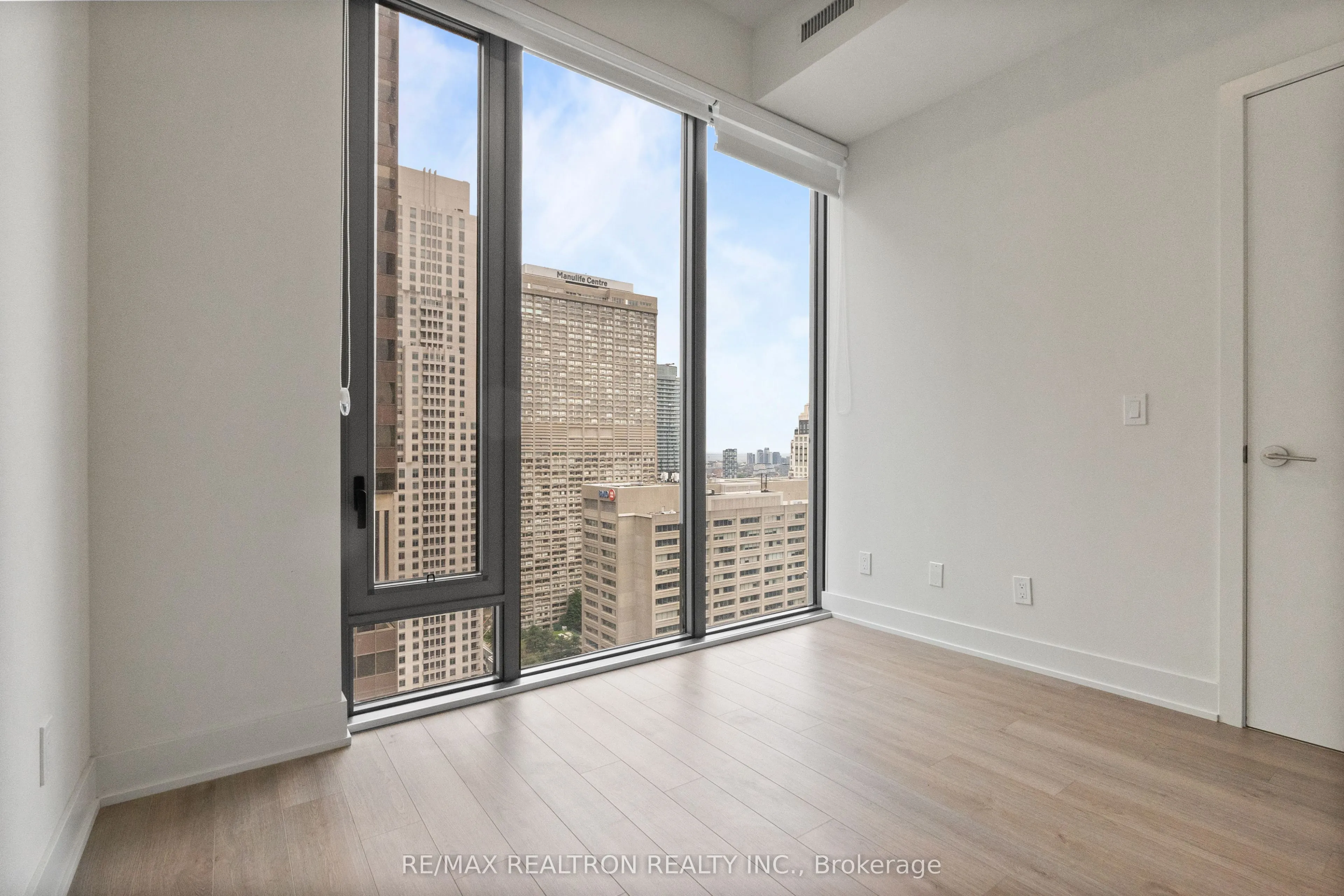 8 Cumberland Street, #2704