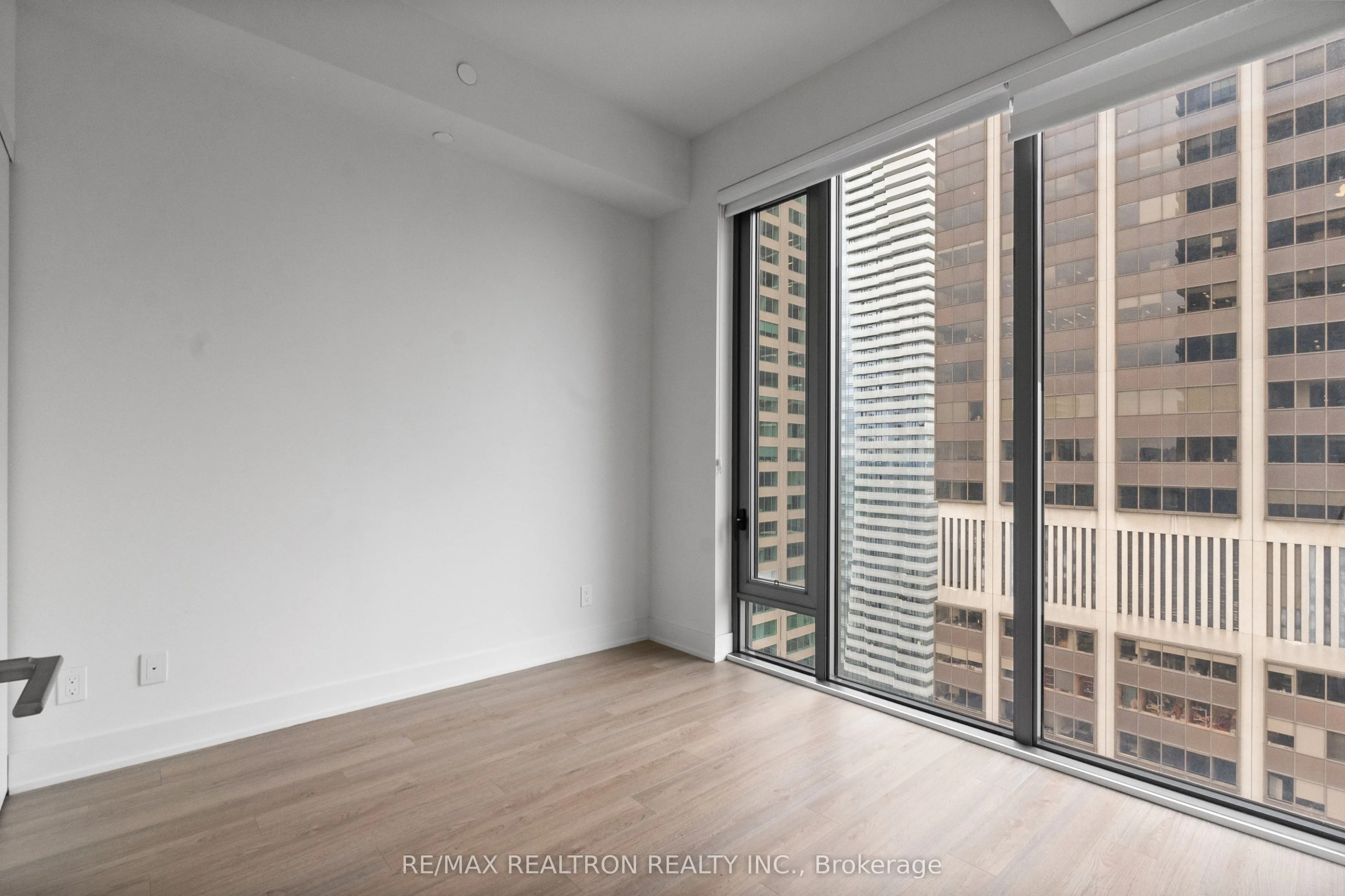 8 Cumberland Street, #2704