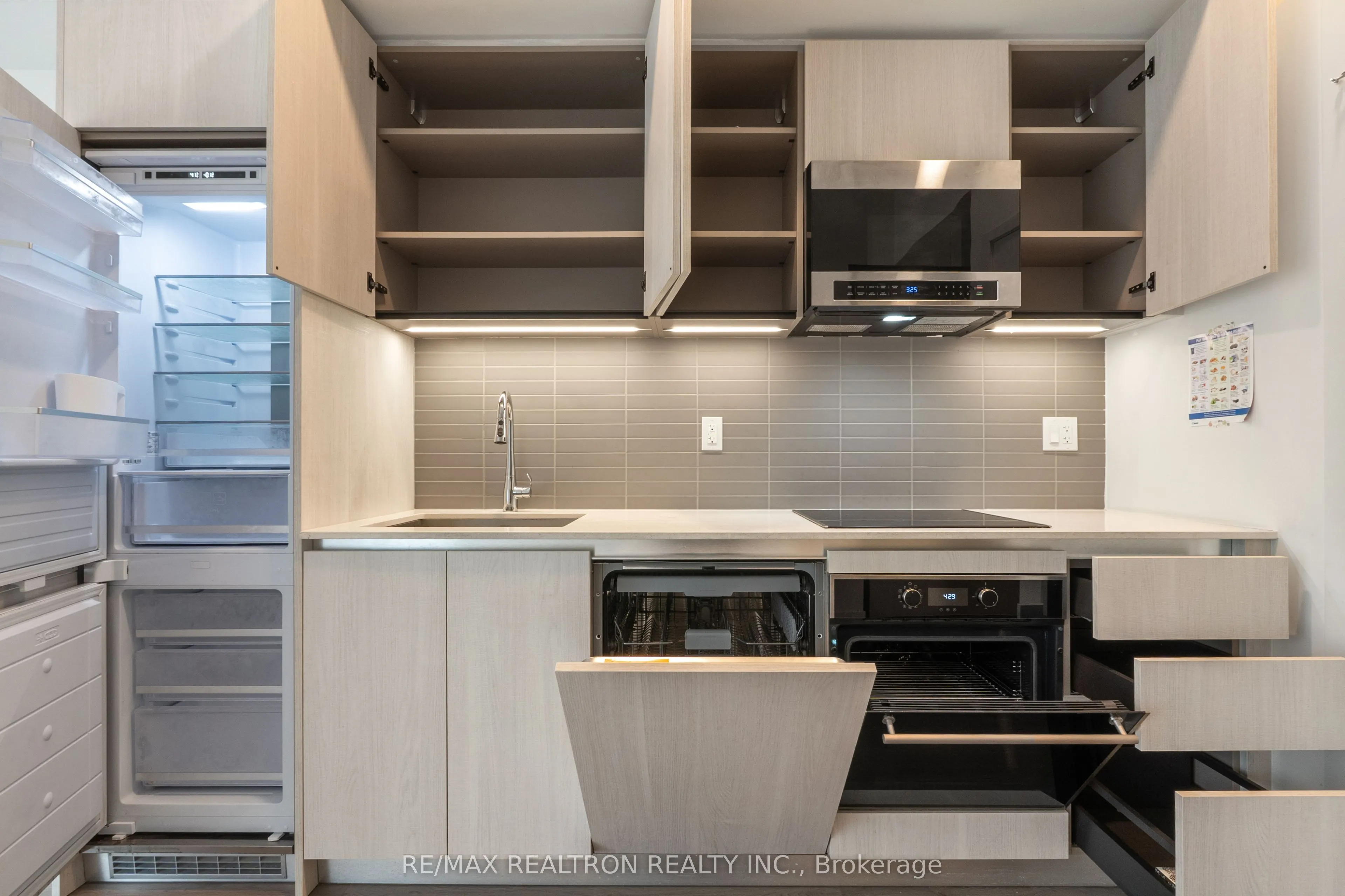 8 Cumberland Street, #2704