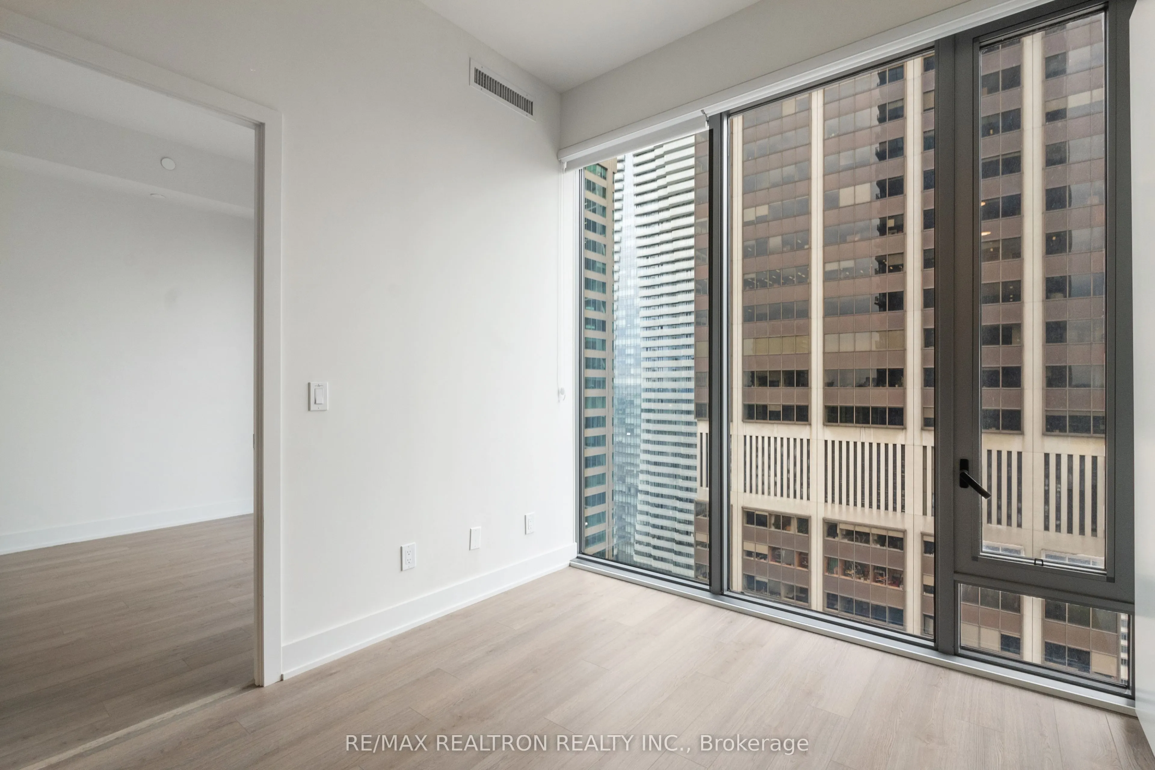 8 Cumberland Street, #2704