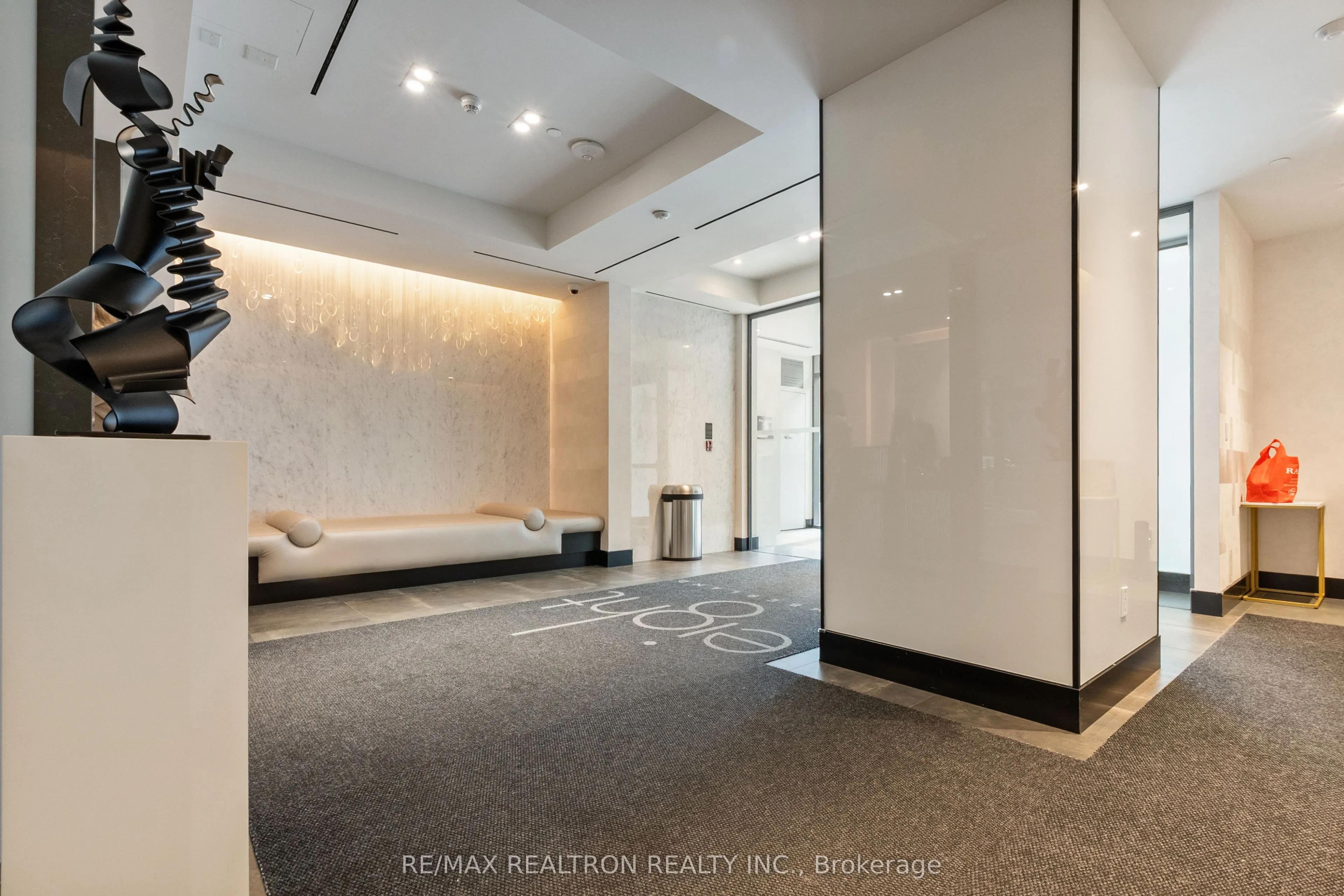8 Cumberland Street, #2704