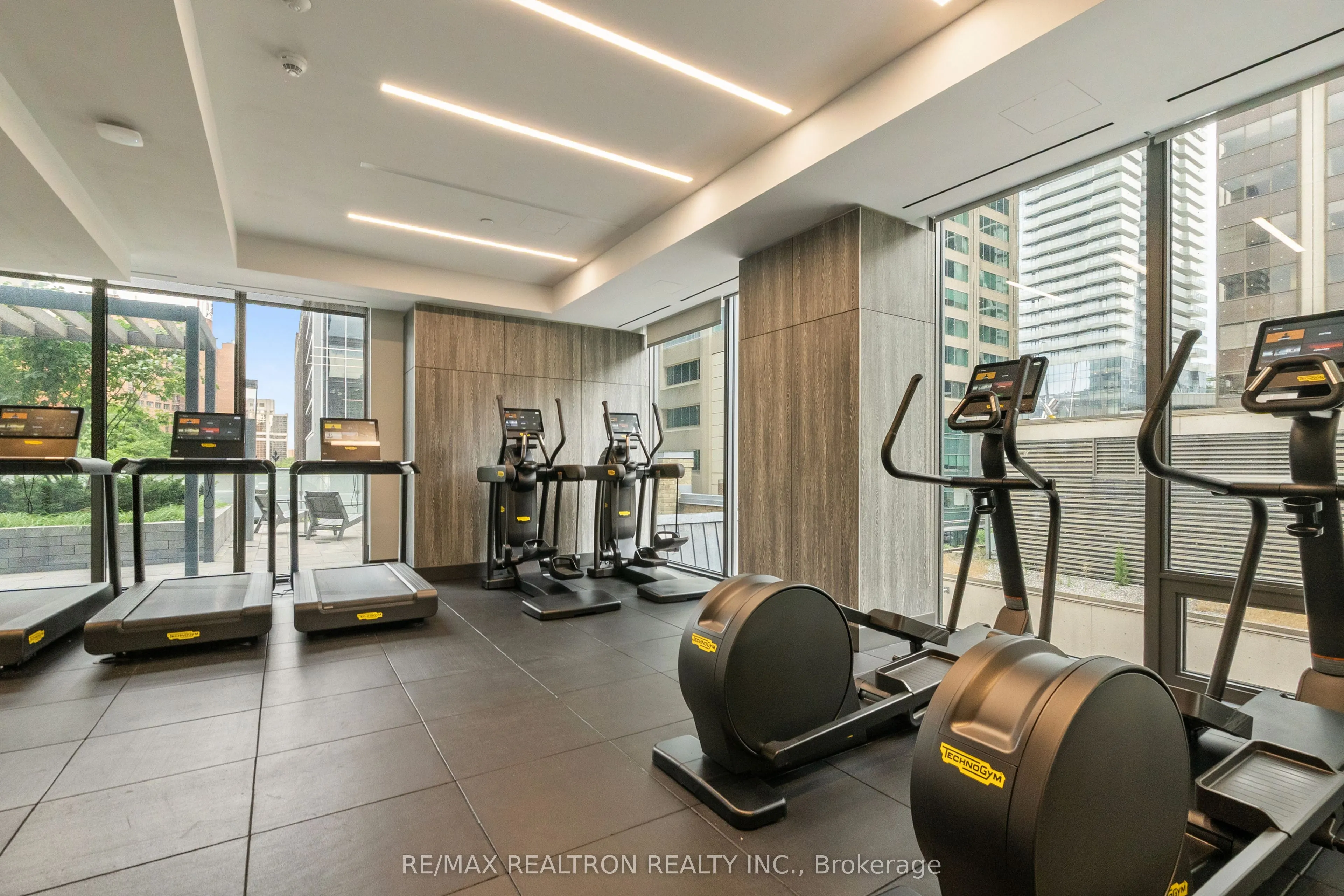 8 Cumberland Street, #2704