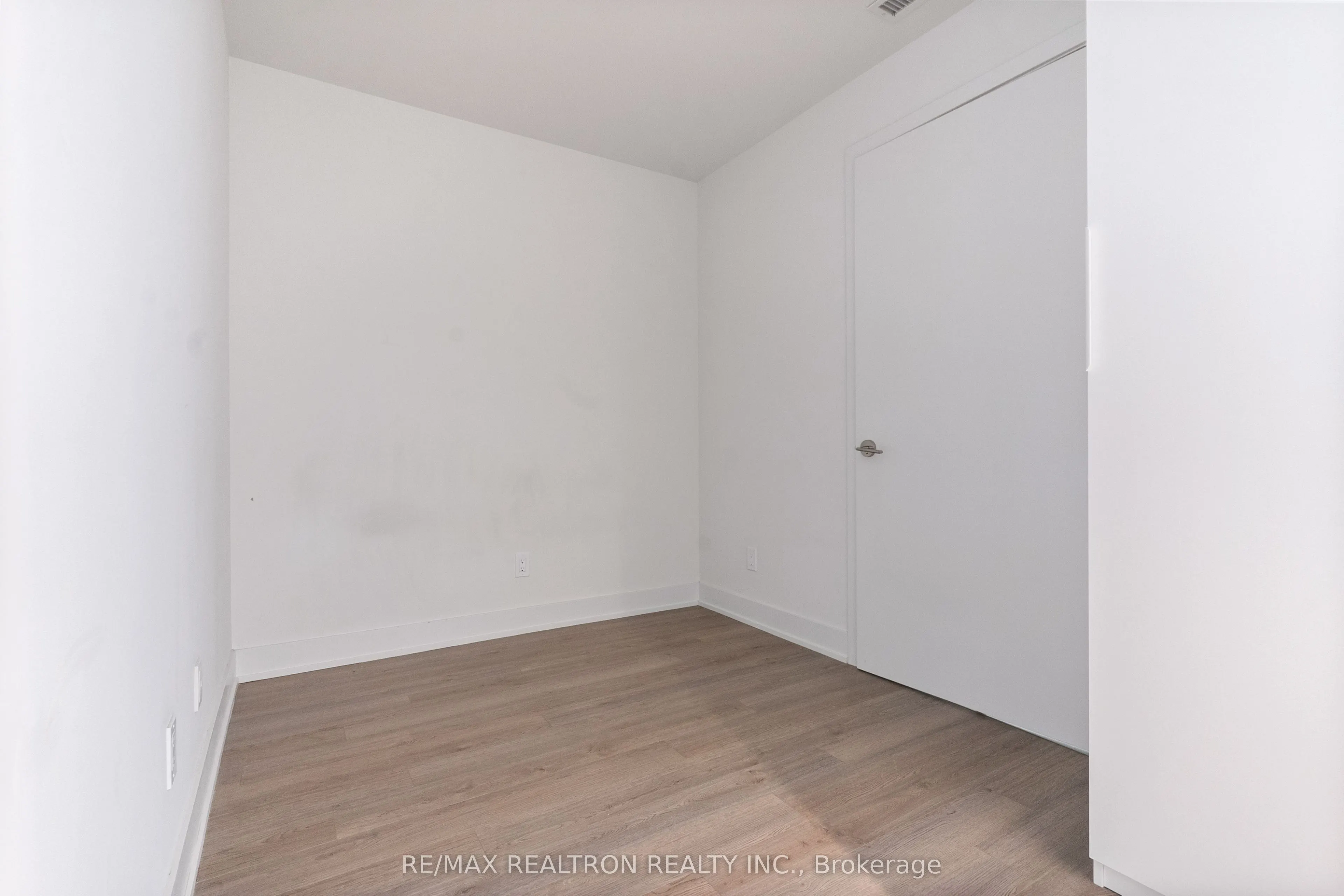 8 Cumberland Street, #2704