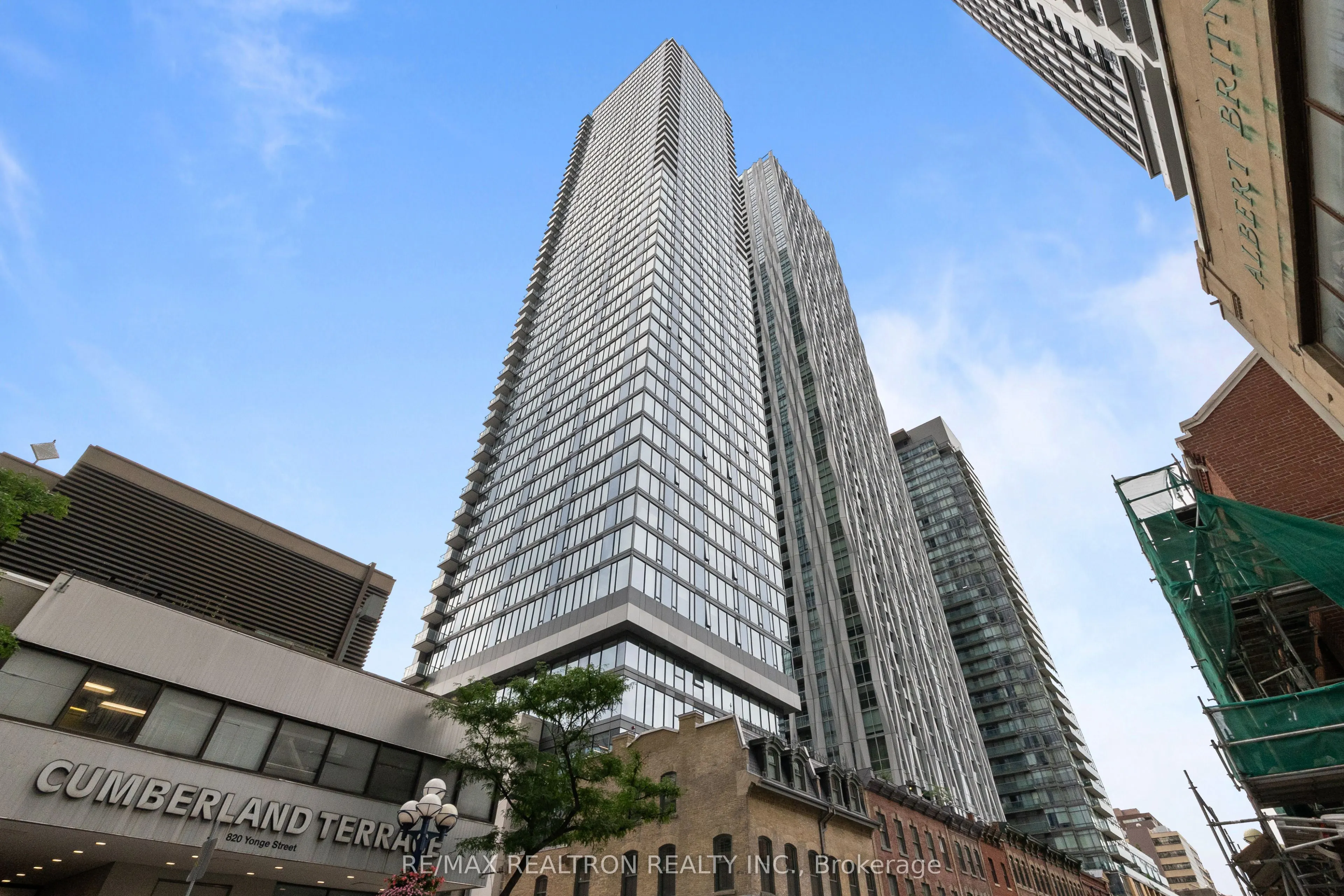 8 Cumberland Street, #2704