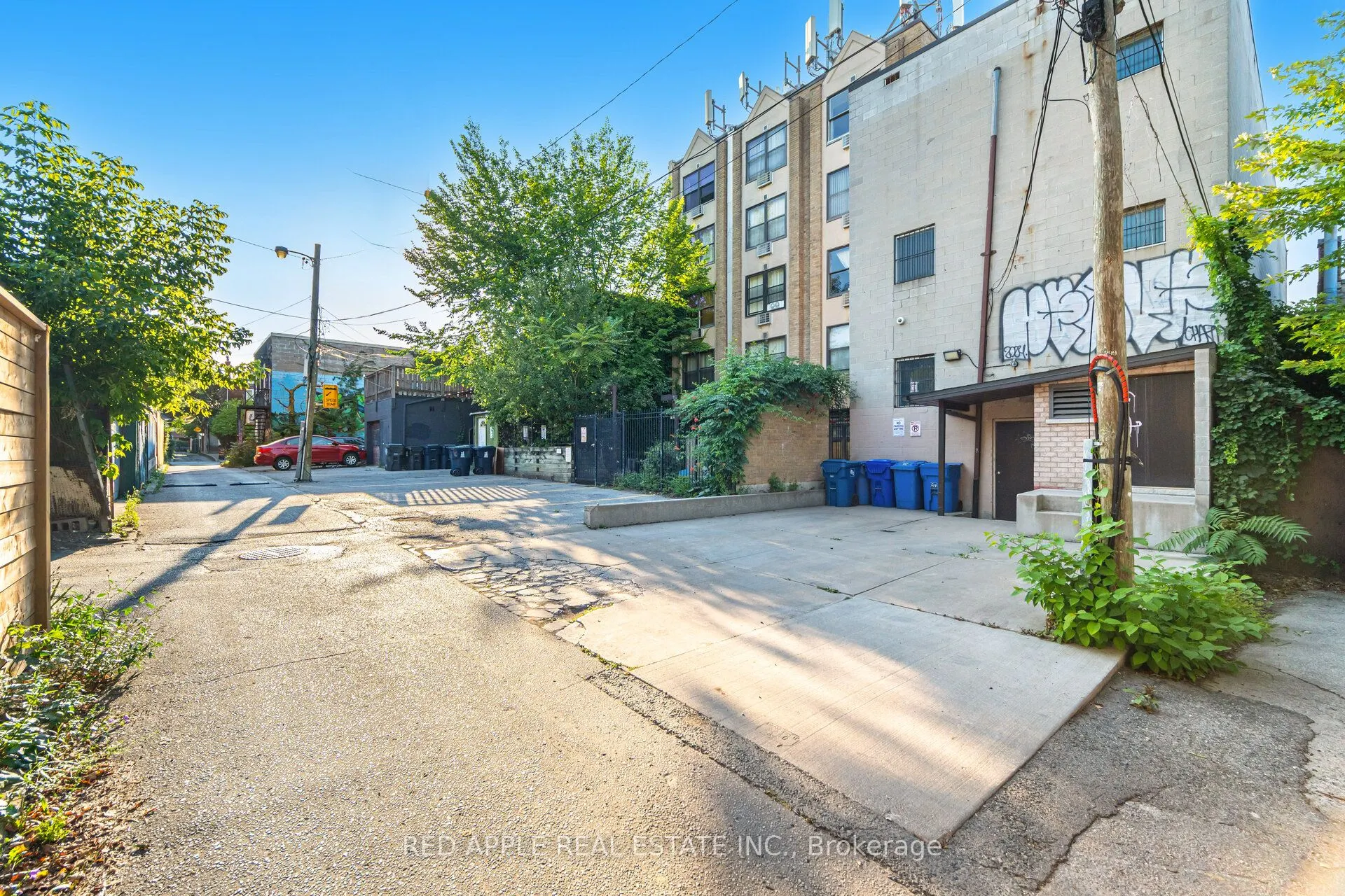 799 Bloor Street W