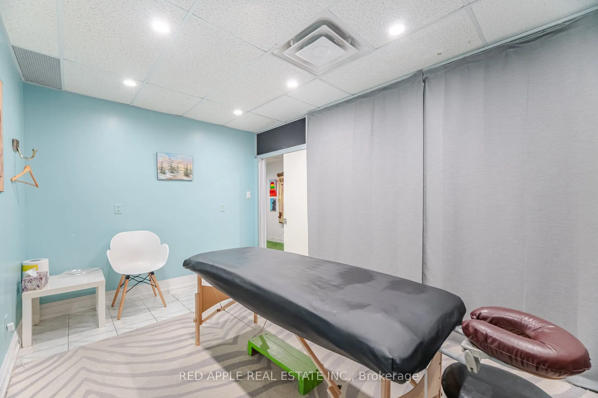 799 Bloor Street W